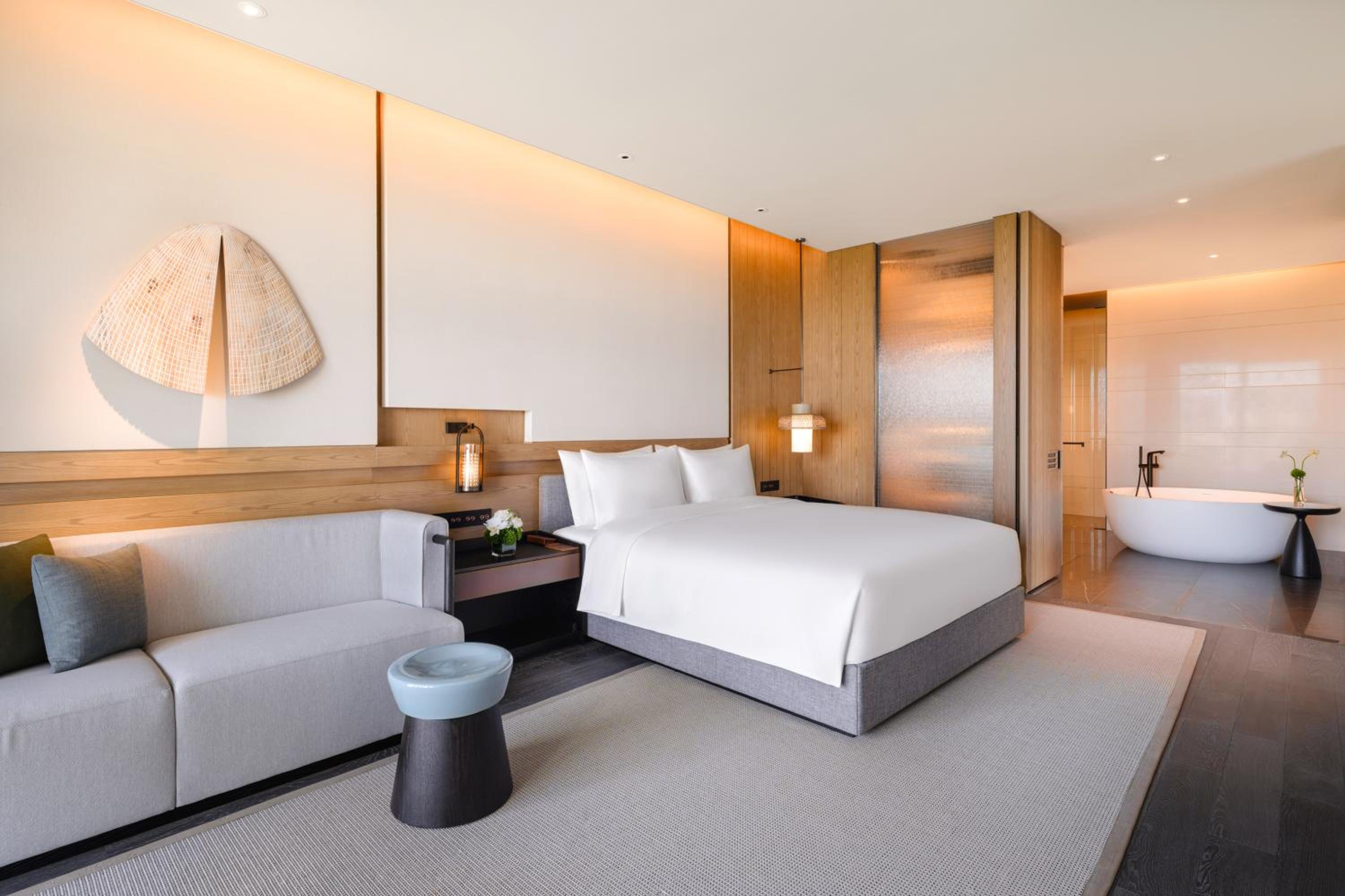 Deluxe Suite with Lake View photo 3