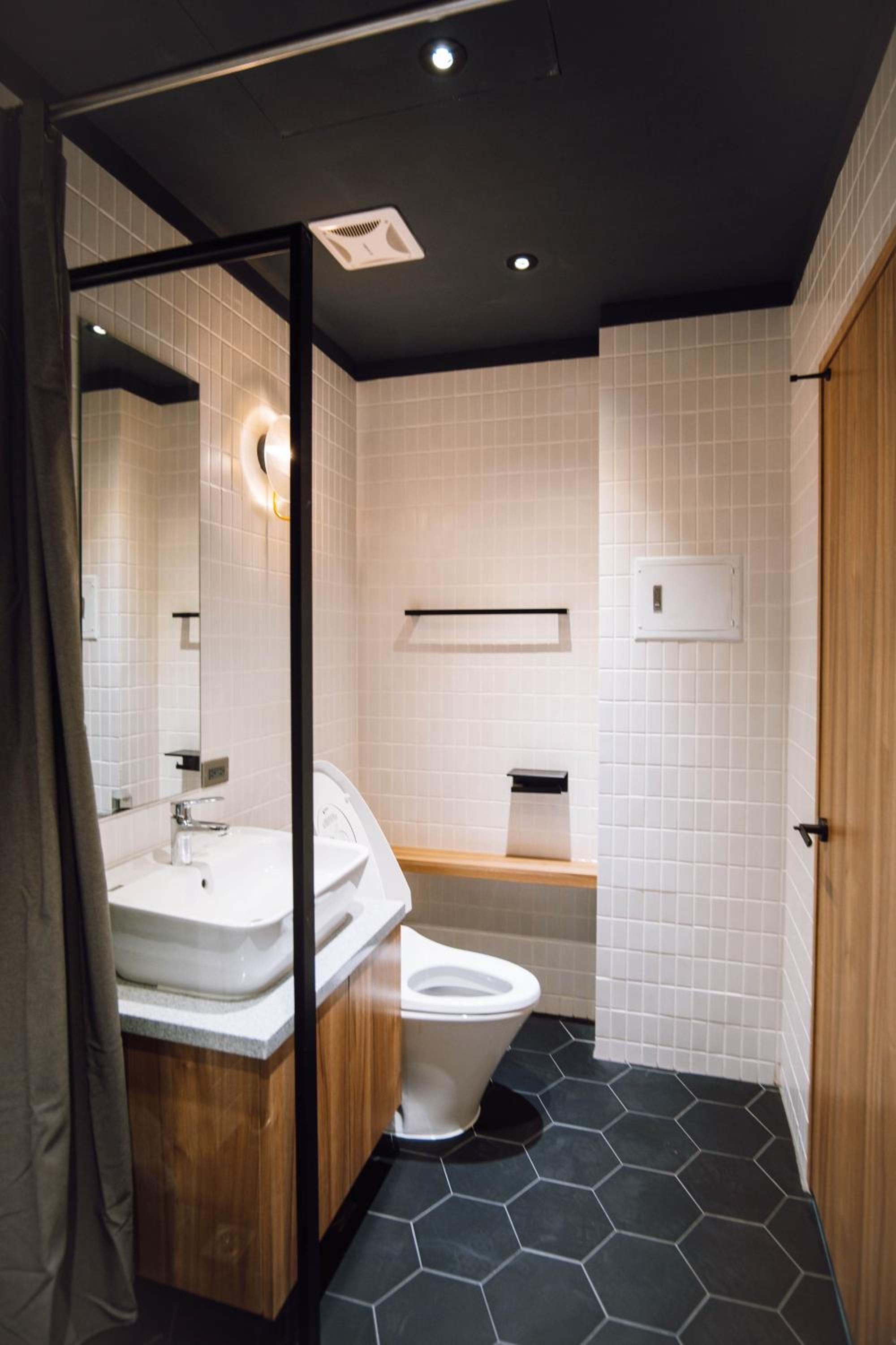 Double Room with Balcony - Photo 6