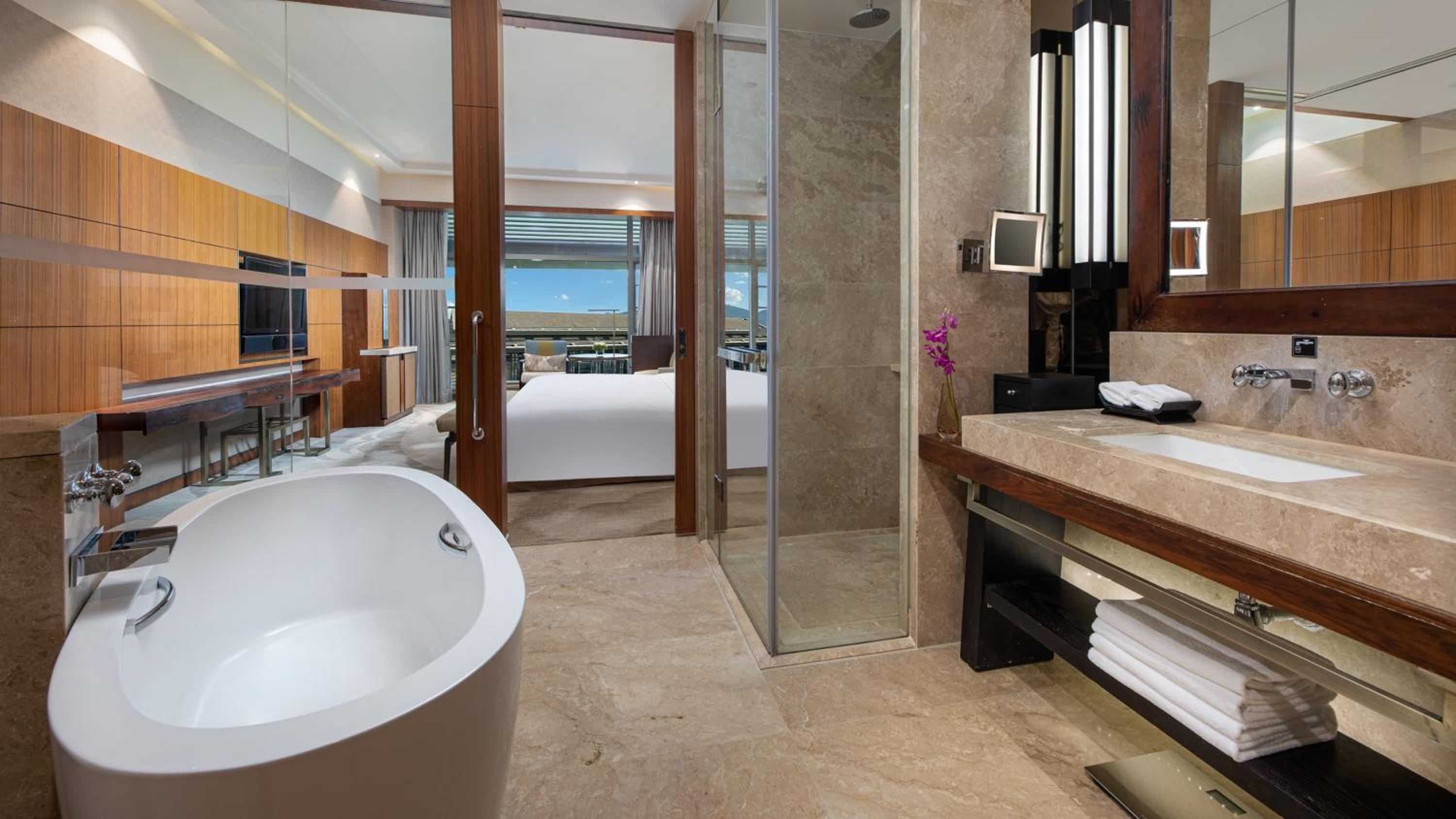 Classic Double Room with Two Double Beds thumbnail 5