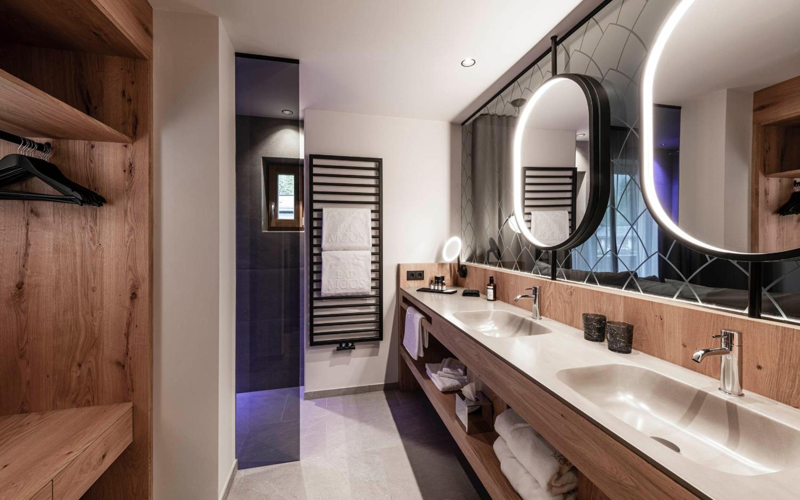 Deluxe King Suite - Photo 4