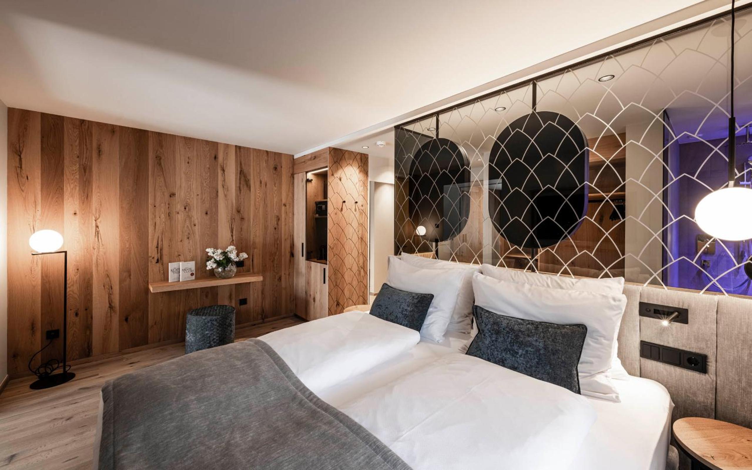 Deluxe King Suite - Photo 1