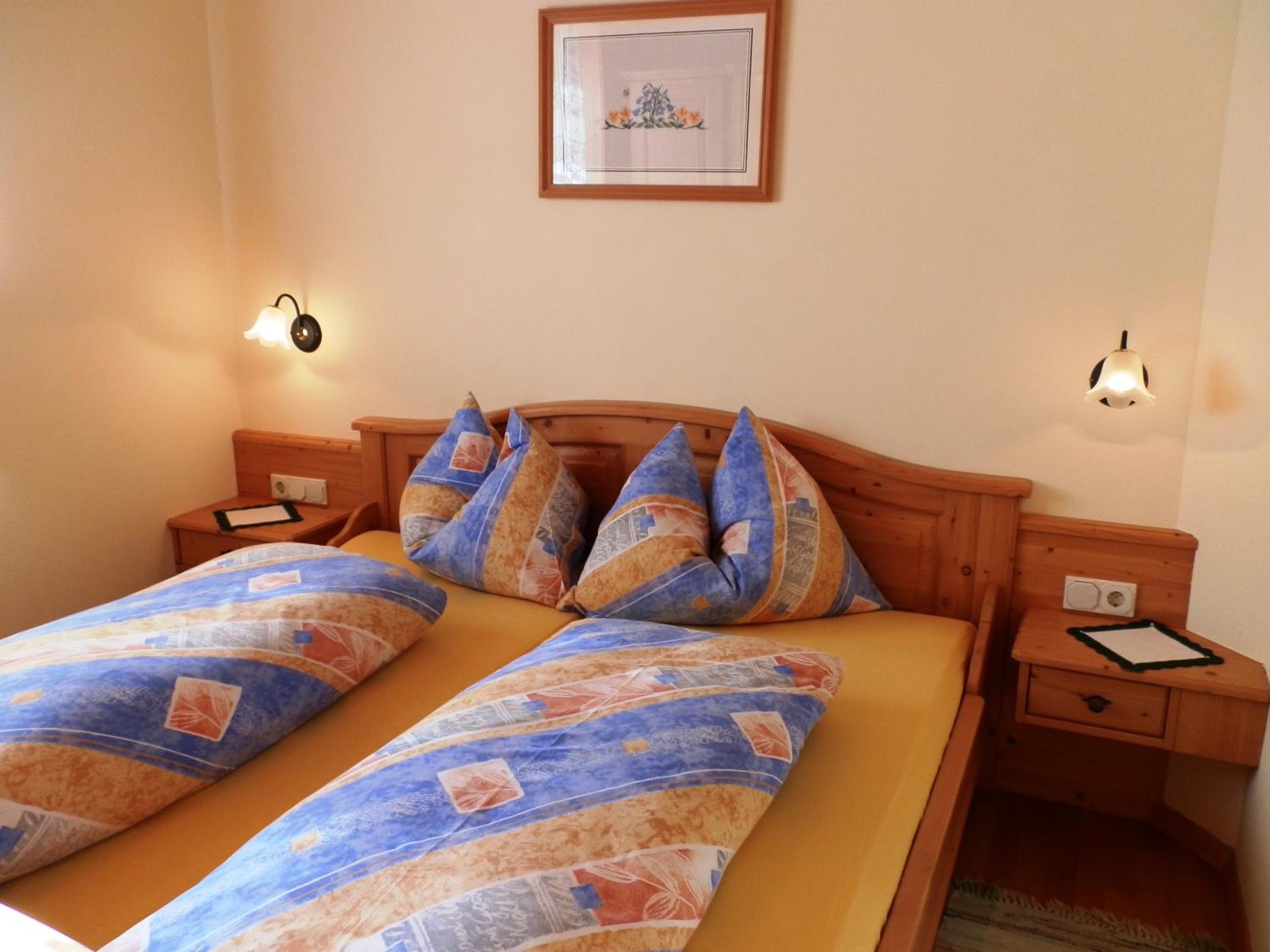 Two-Bedroom Apartment with Mountain View - Photo 1
