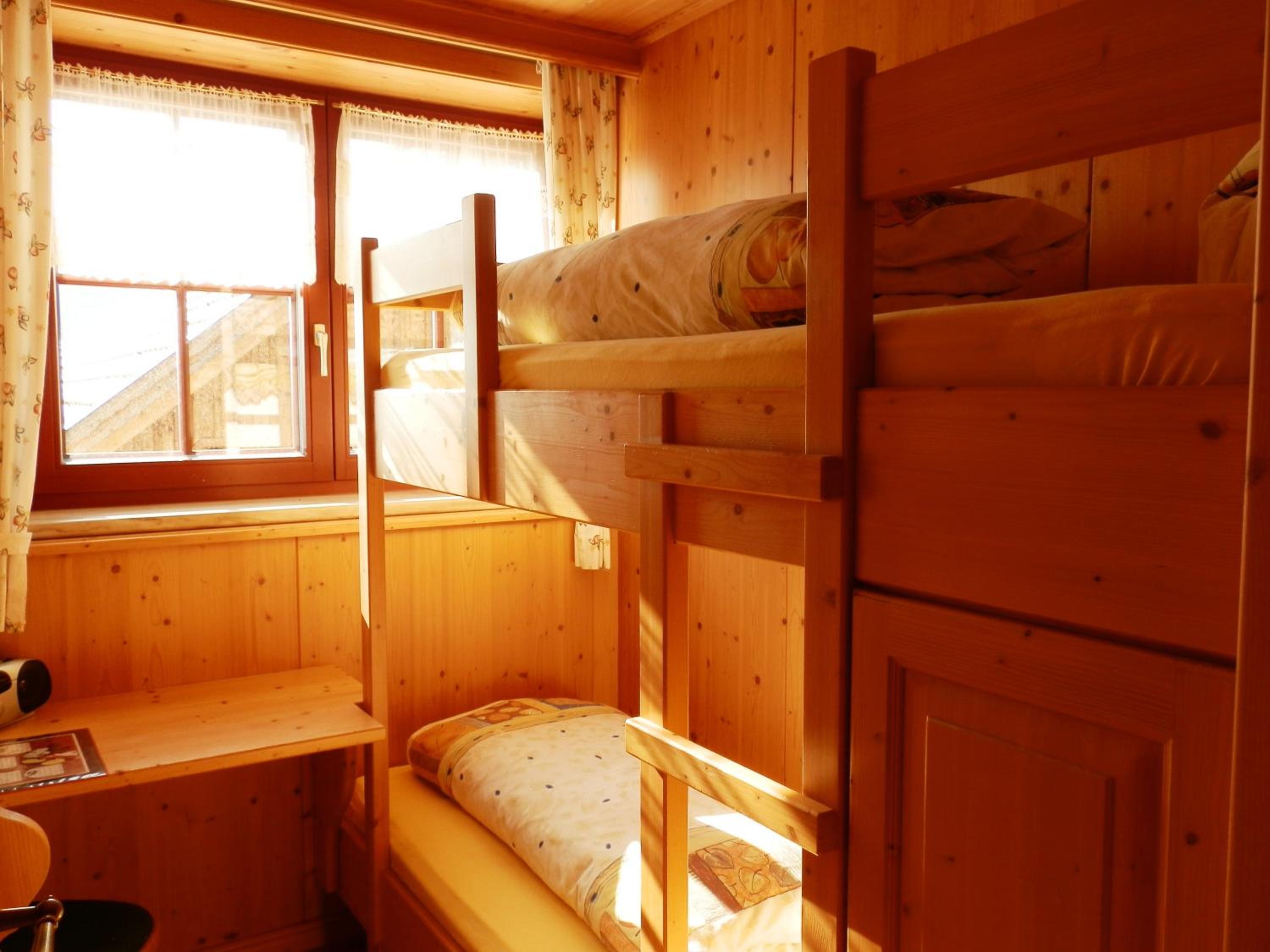 Two-Bedroom Apartment with Mountain View - Photo 7