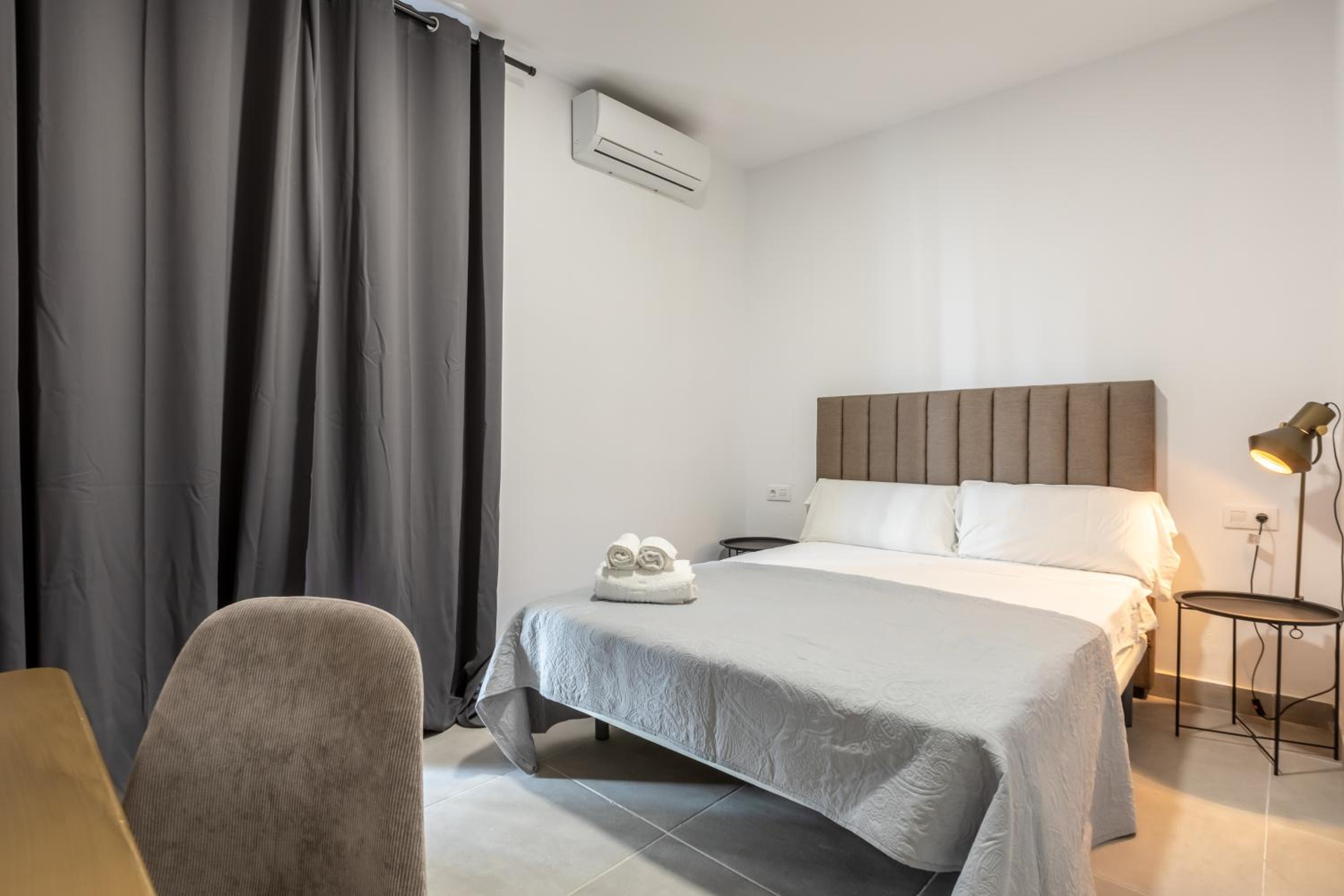 Standard Double Room - Photo 24