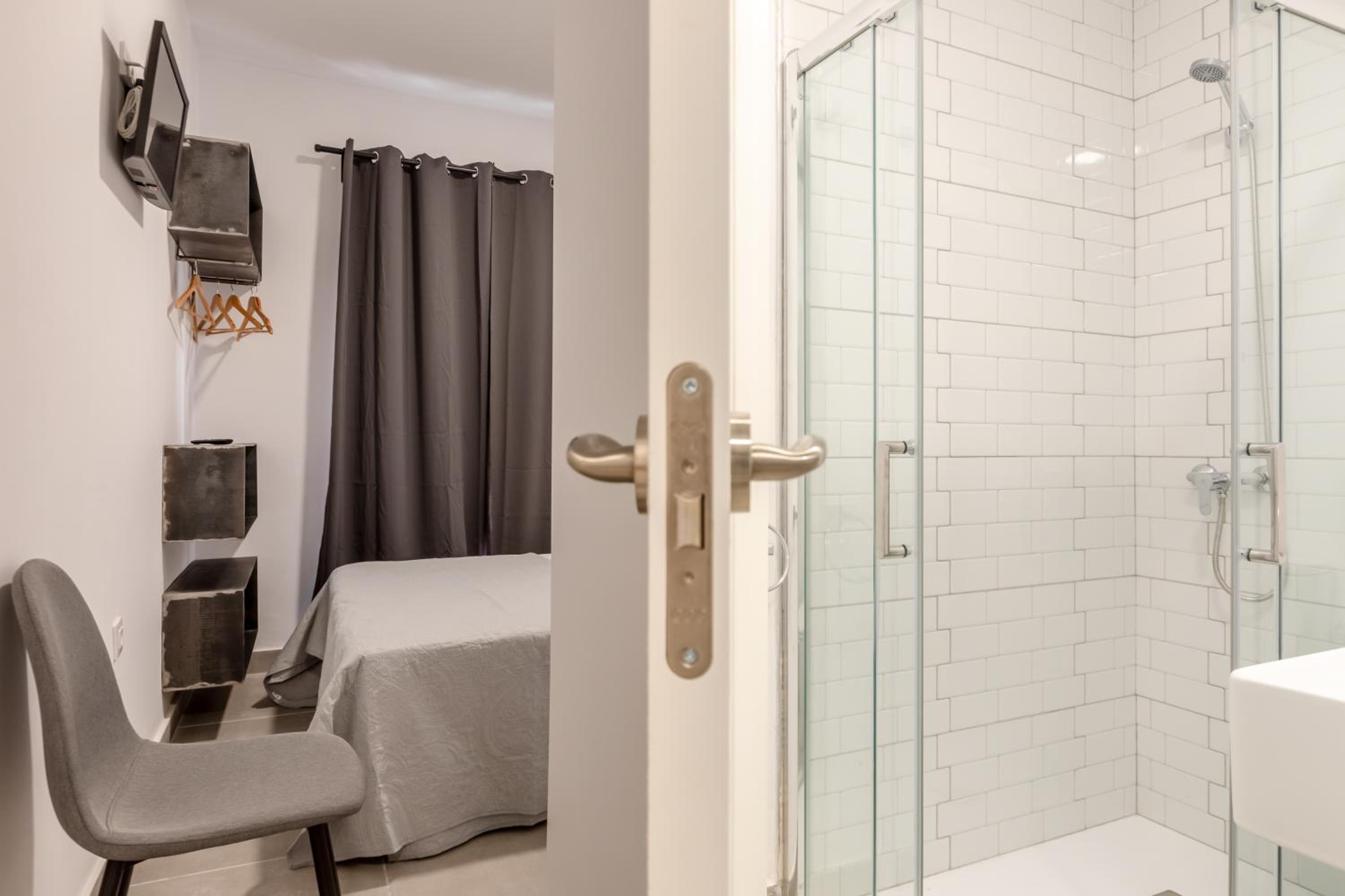 Standard Double Room - Photo 4