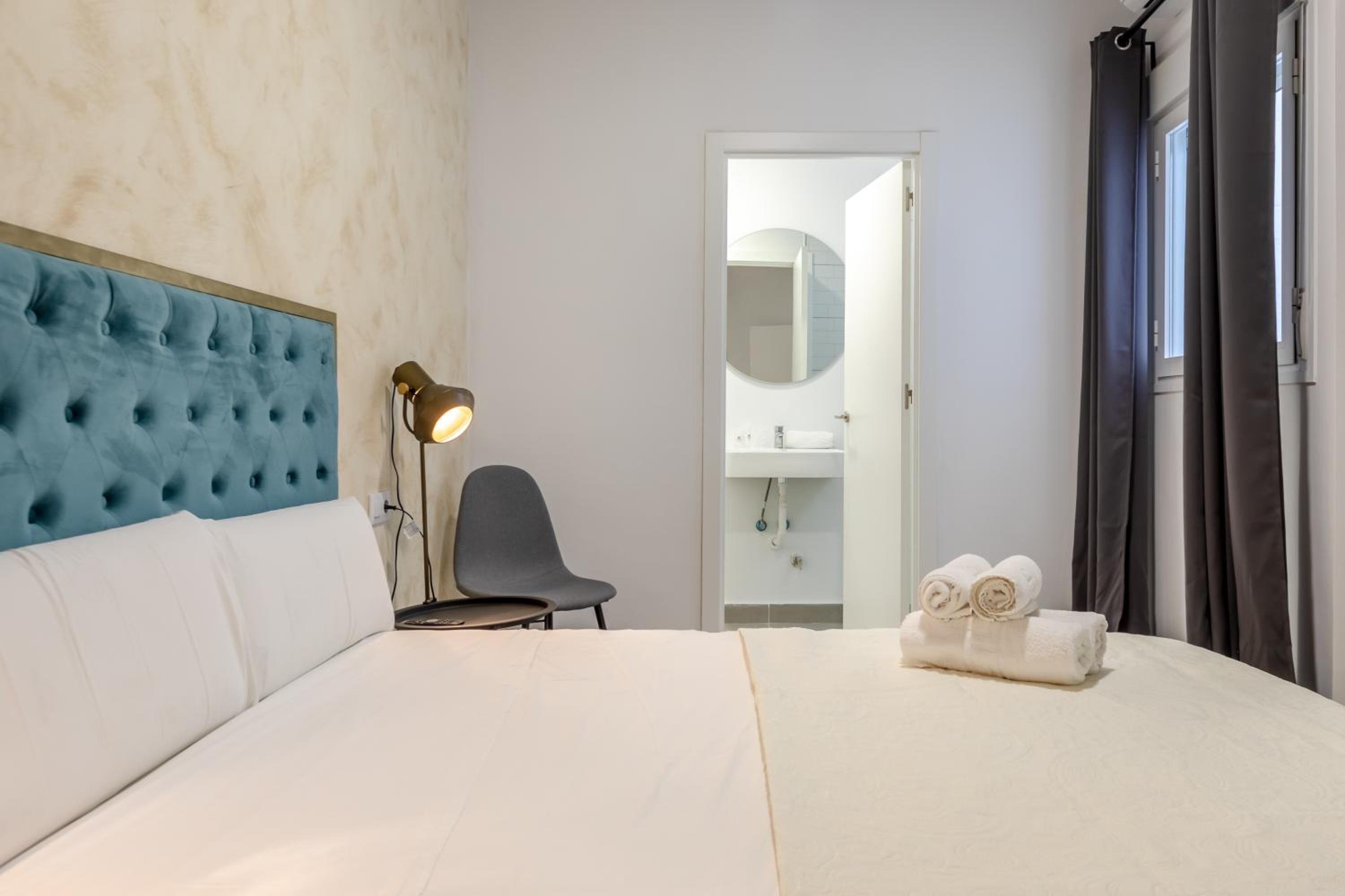 Standard Double Room - Photo 6