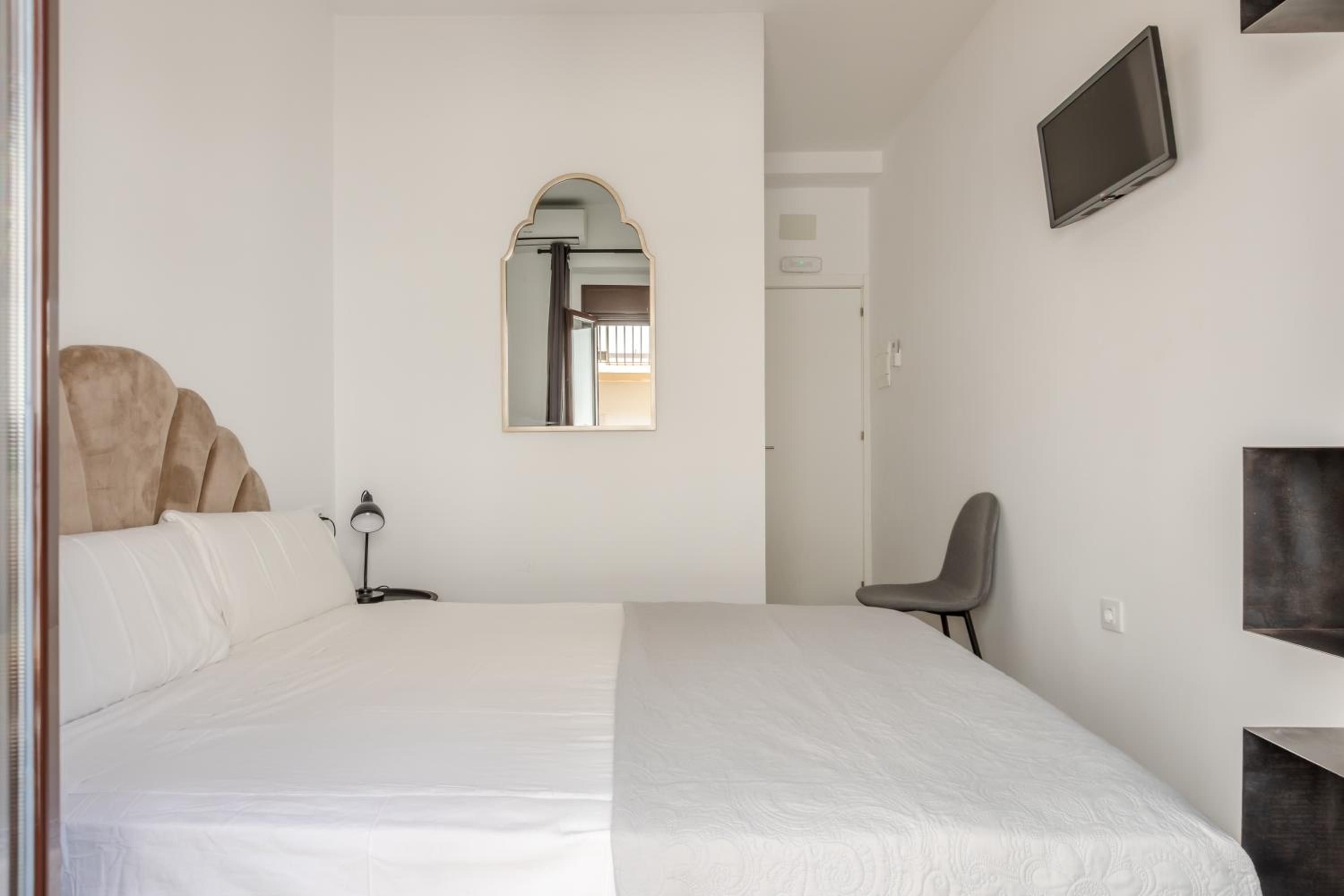 Standard Double Room - Photo 7