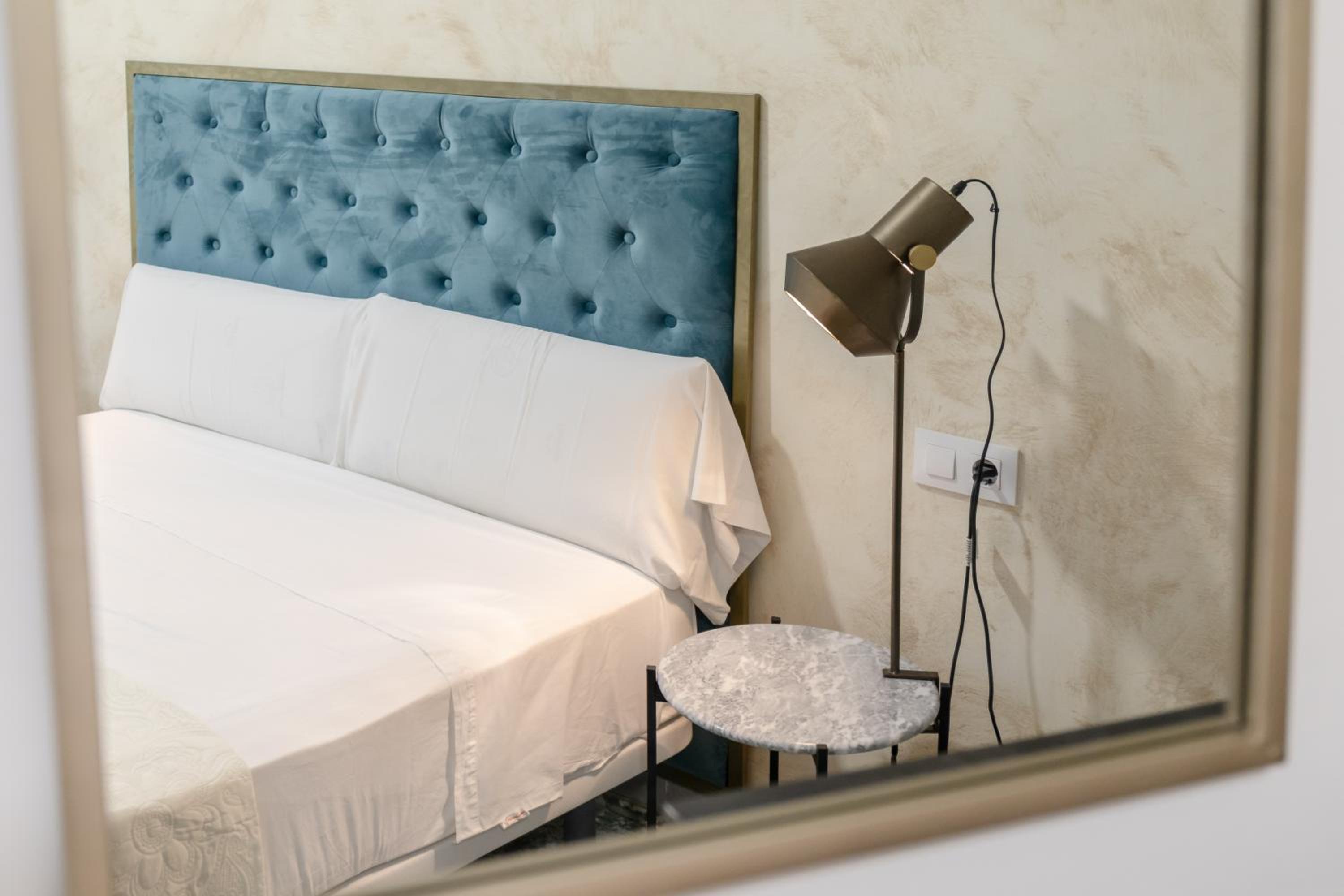Standard Double Room - Photo 17