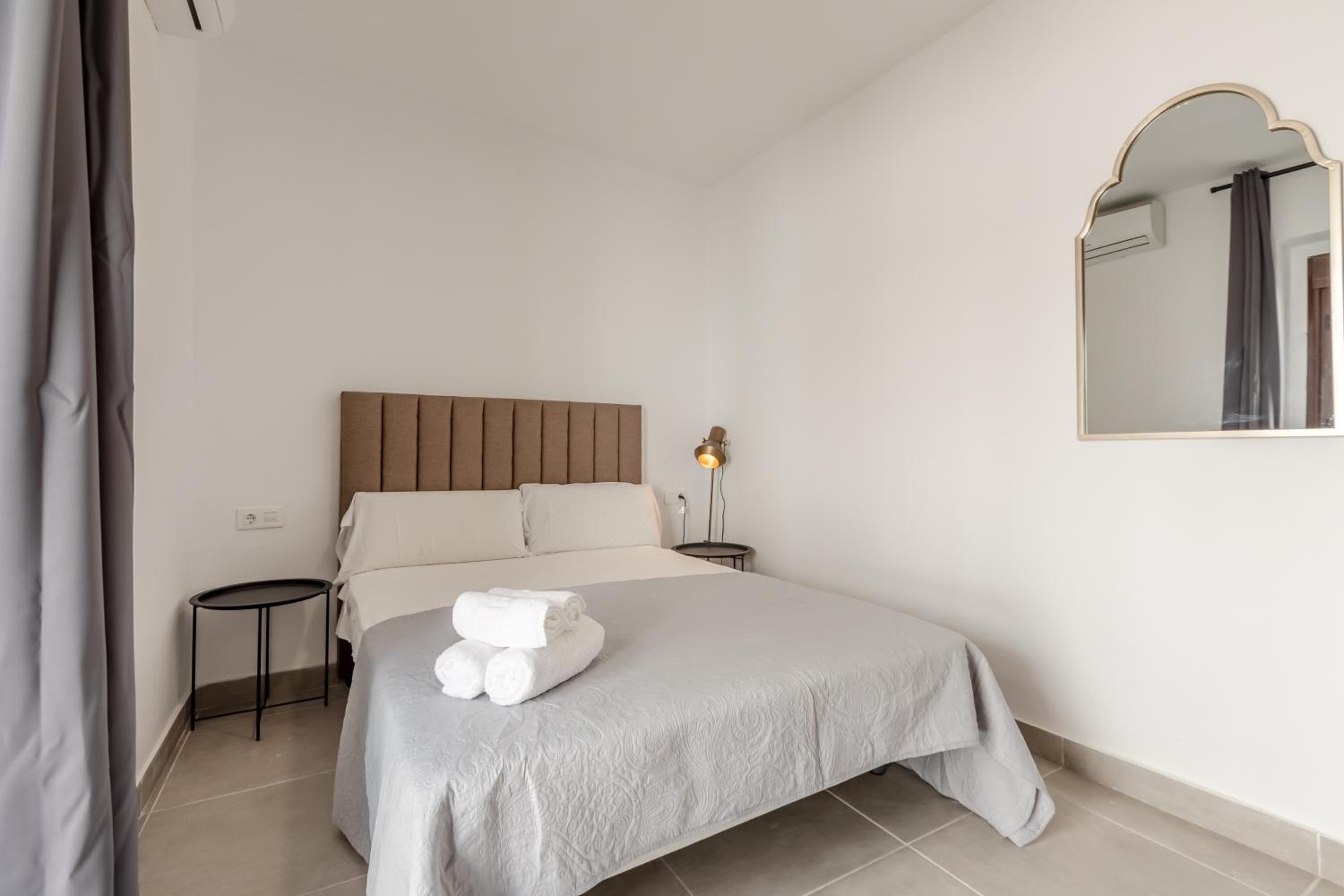 Standard Double Room - Photo 15