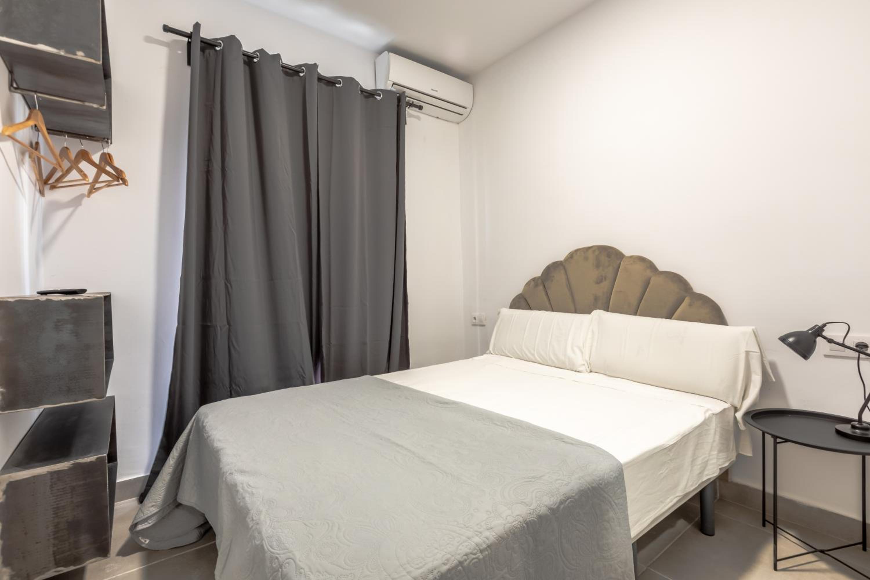 Standard Double Room - Photo 14