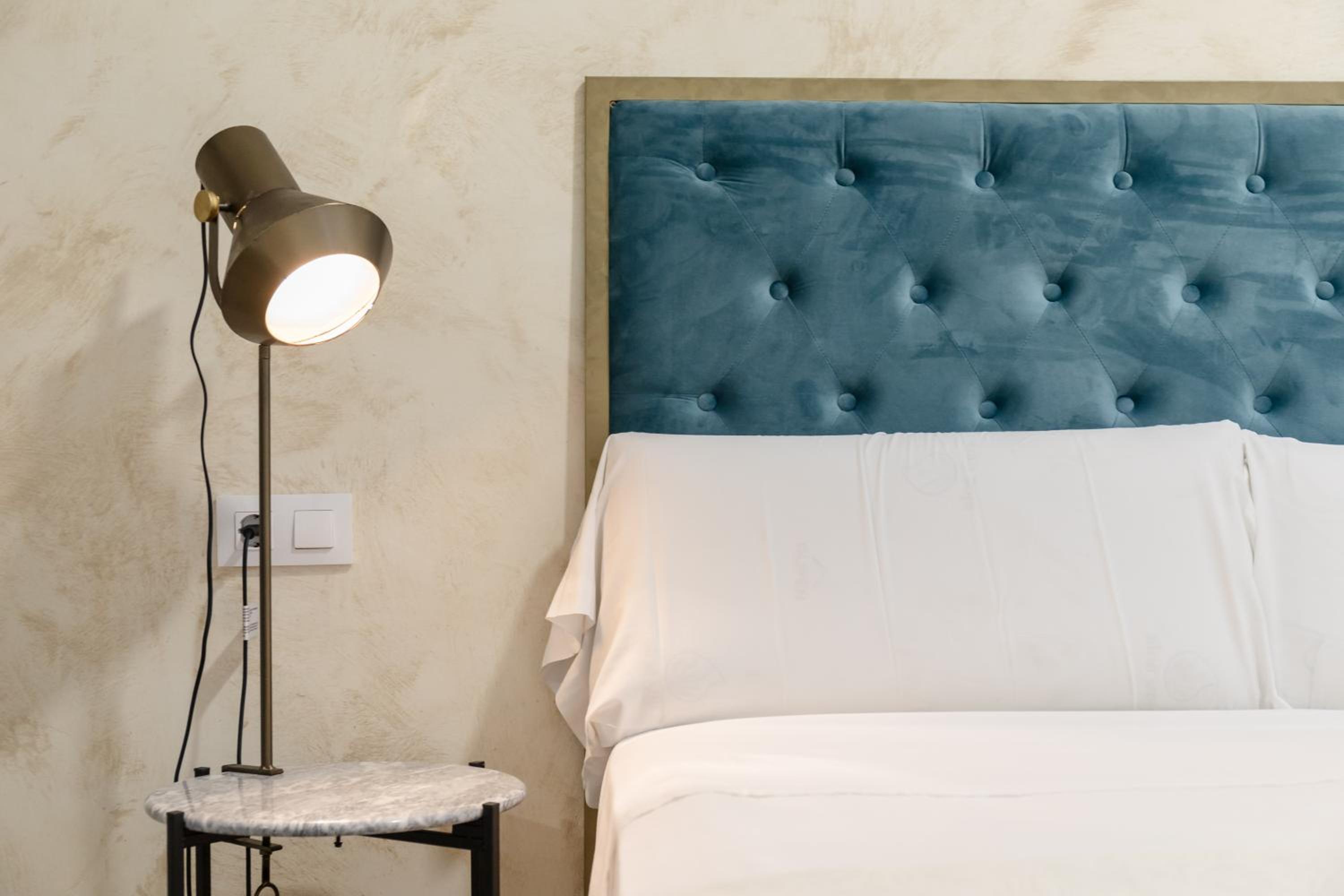 Standard Double Room - Photo 13