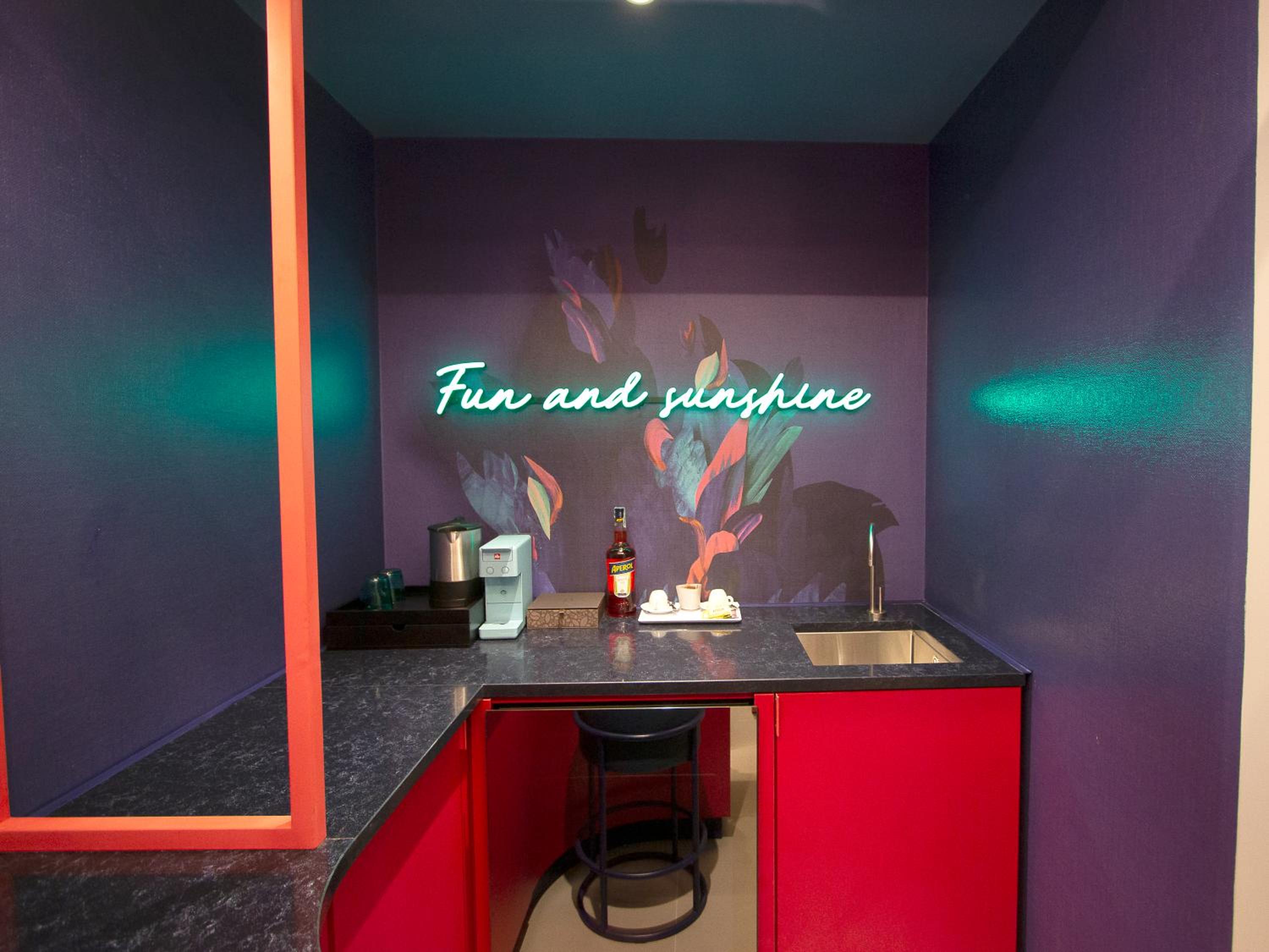Queen Suite - Photo 20