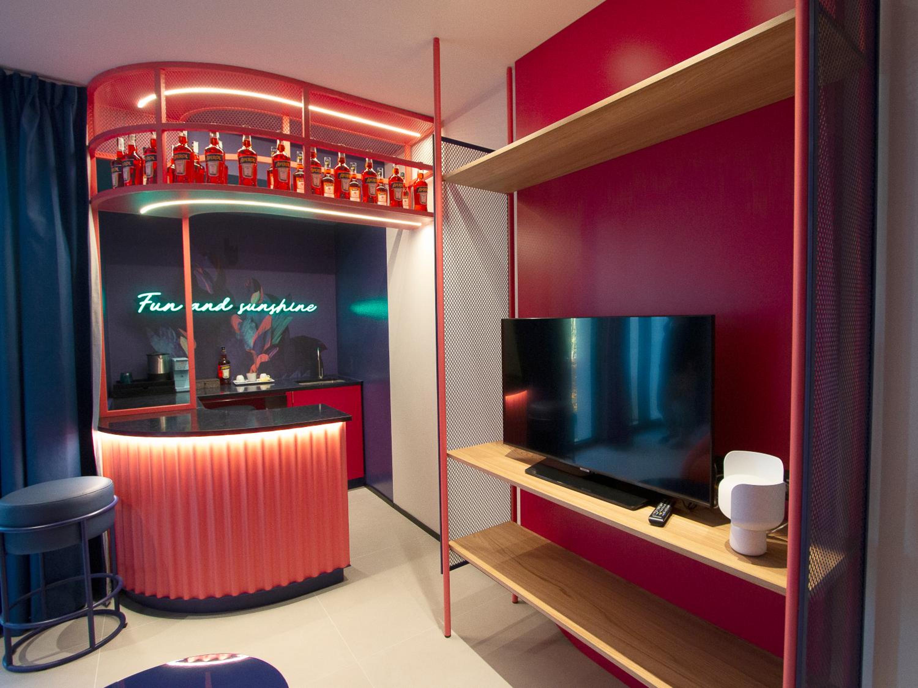 Queen Suite - Photo 18