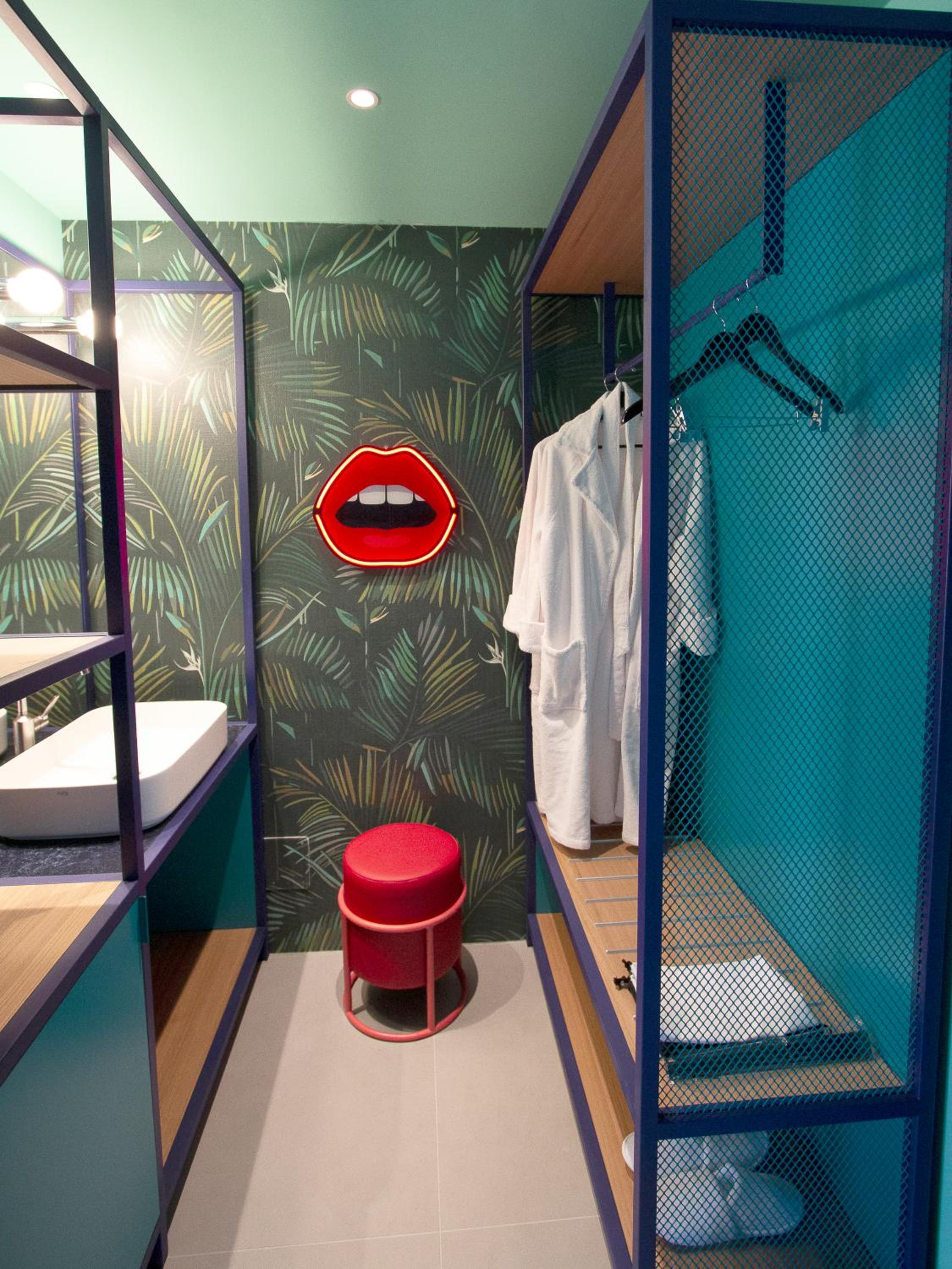 Queen Suite - Photo 23