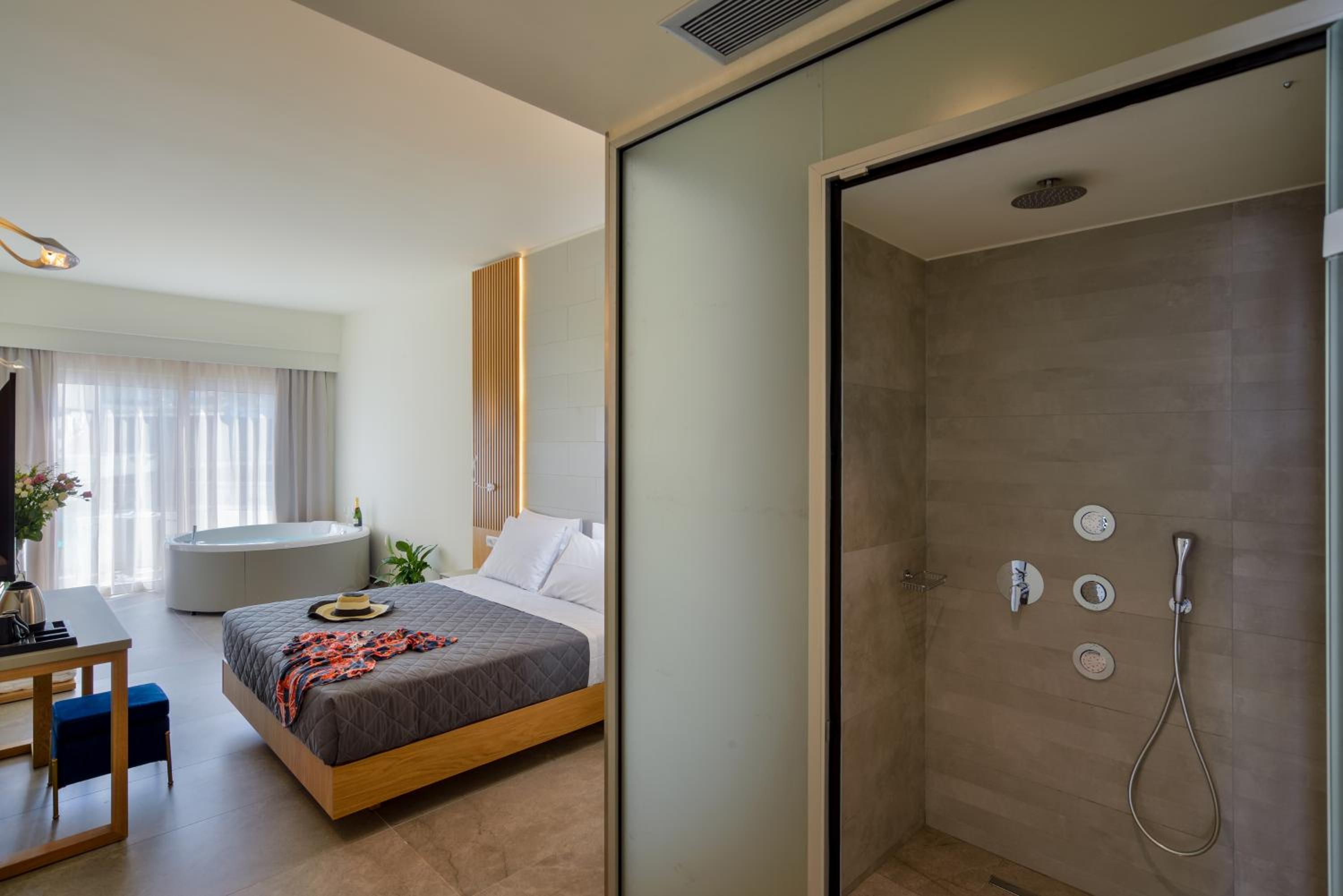 Deluxe Double Room - Photo 12