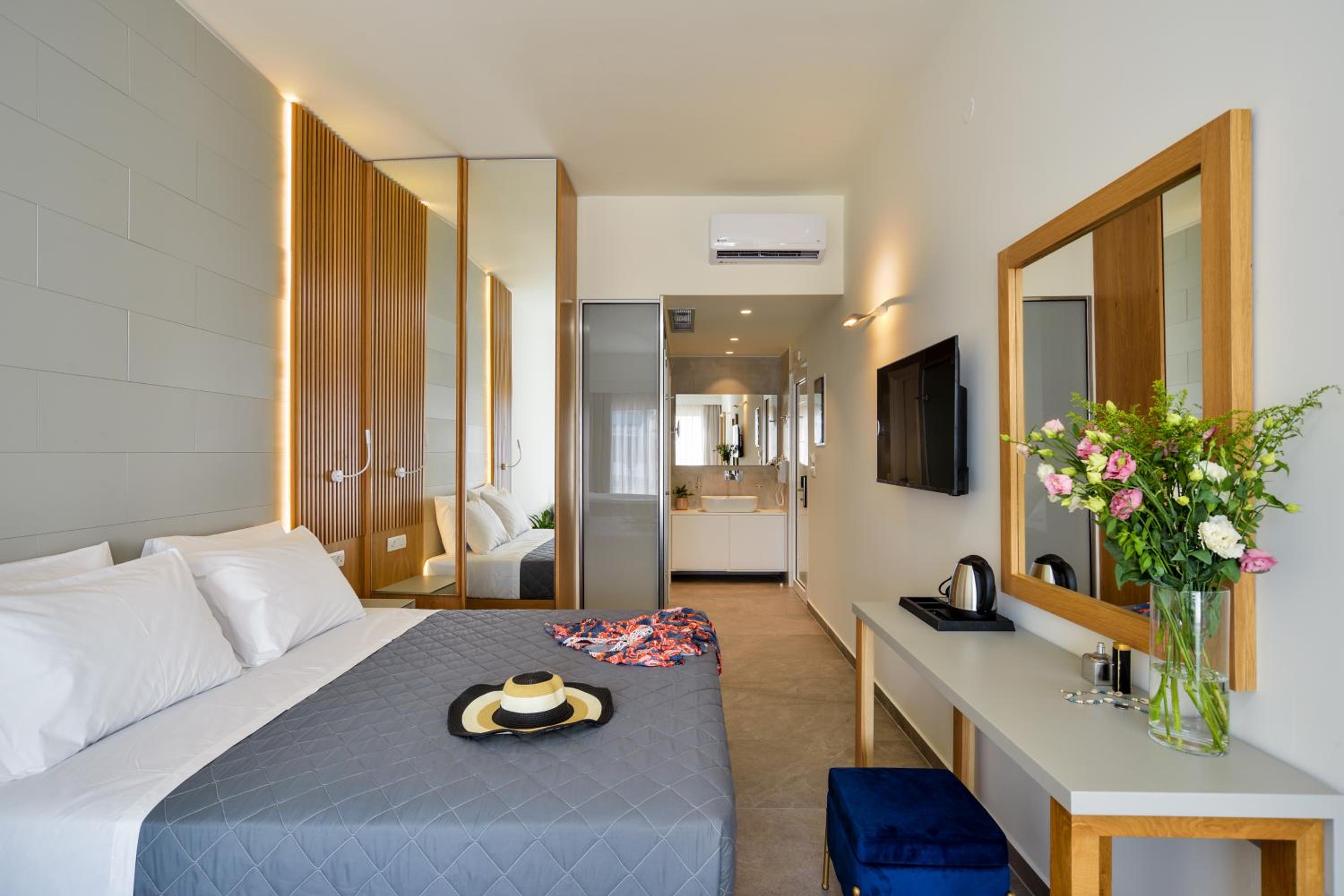 Deluxe Double Room - Photo 8