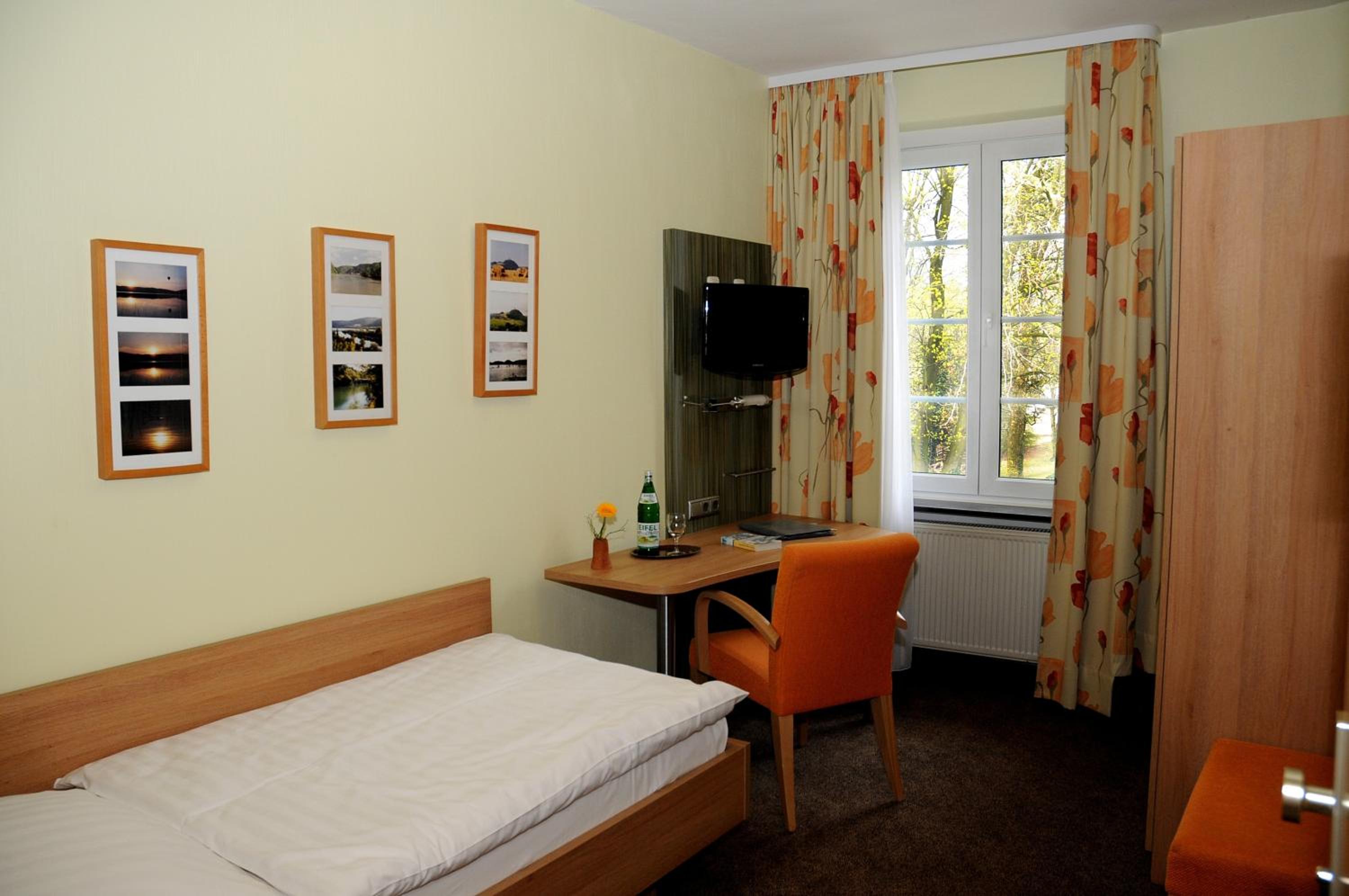 Single Room photo 2