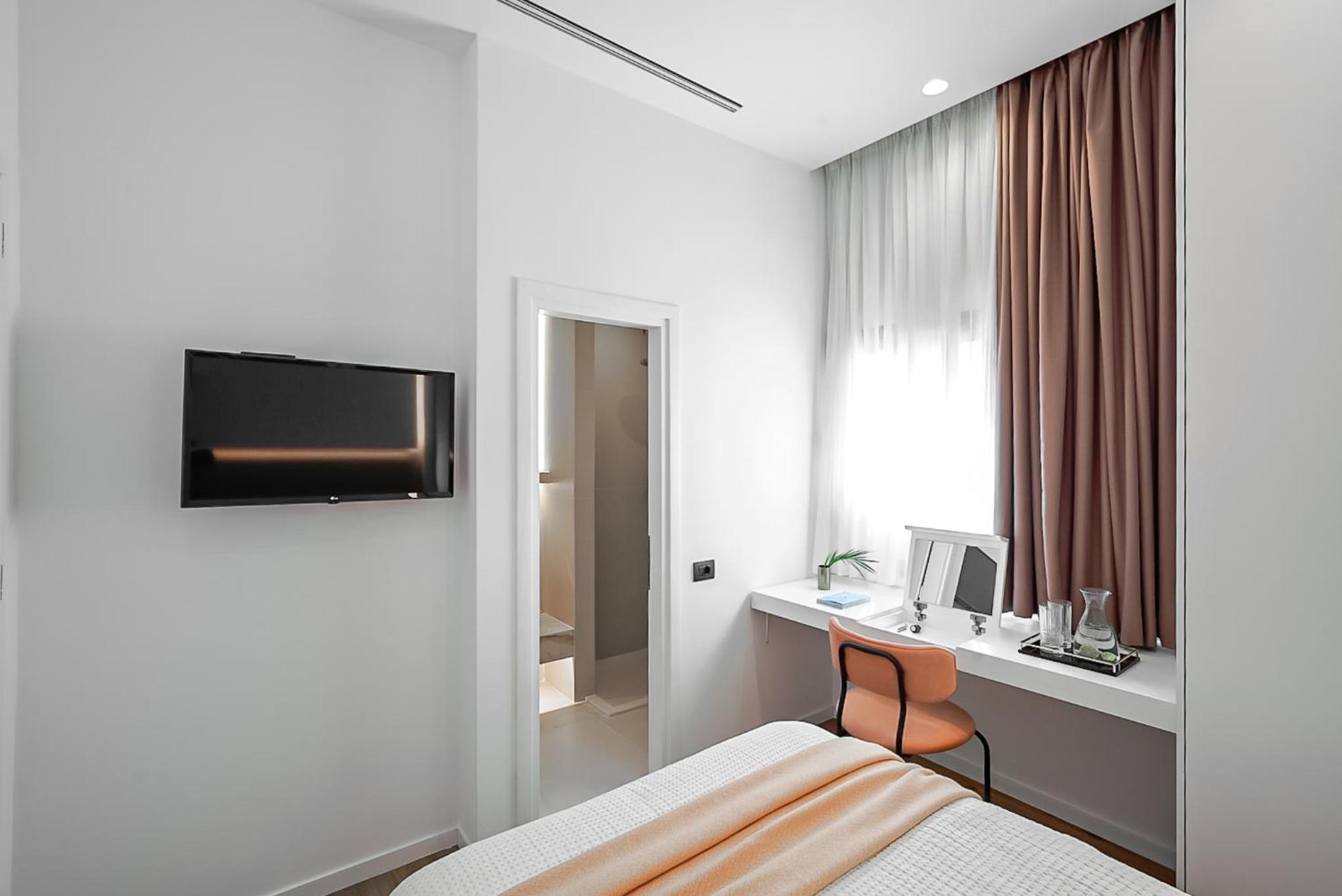 Small Single Room photo 2