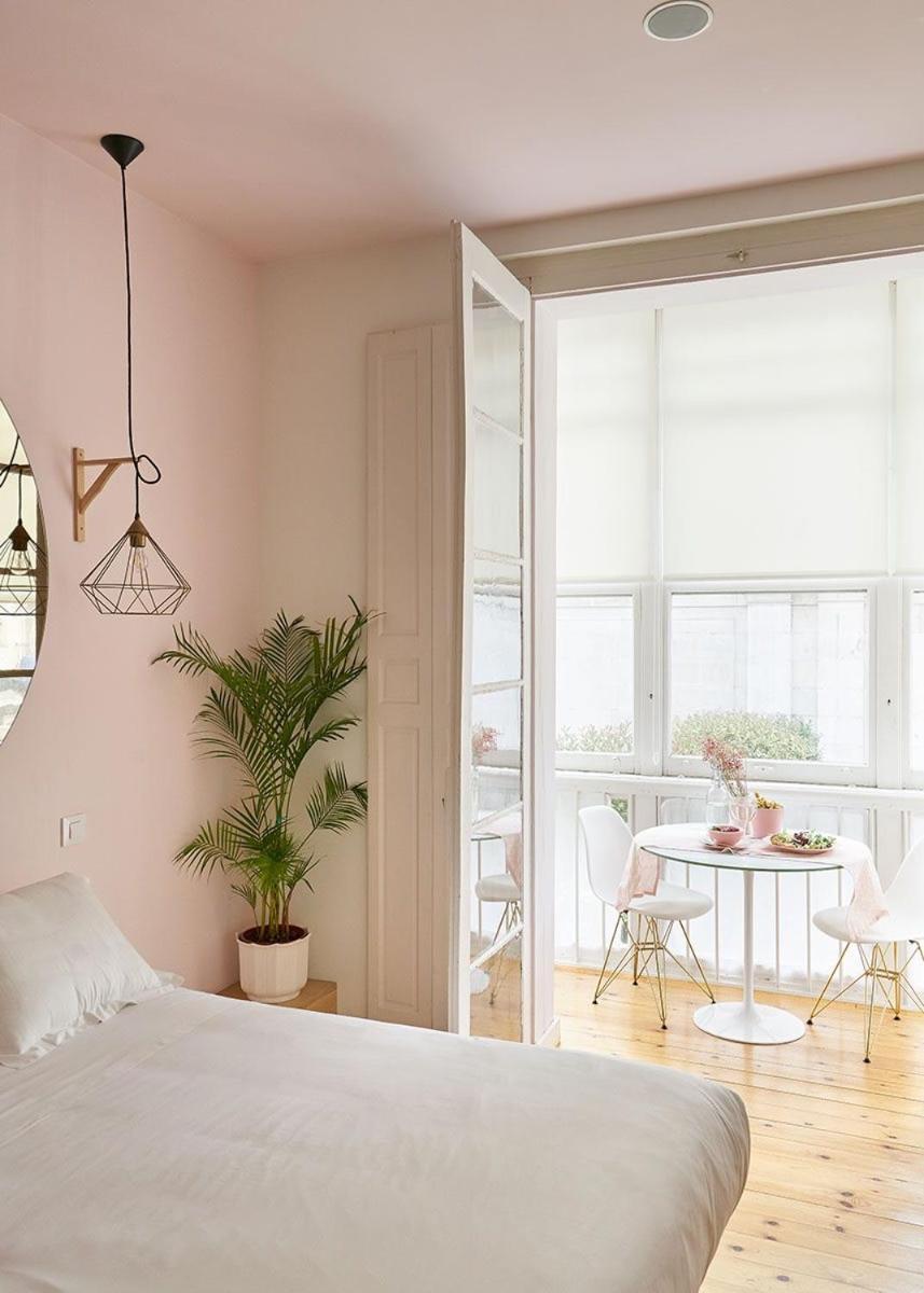 Deluxe Double Room with Balcony - Photo 19