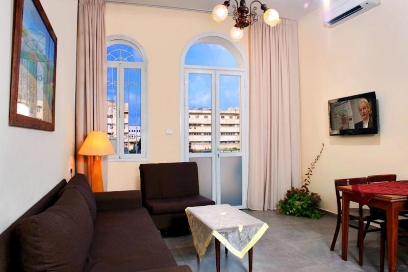 Superior One-Bedroom Apartment - Photo 1