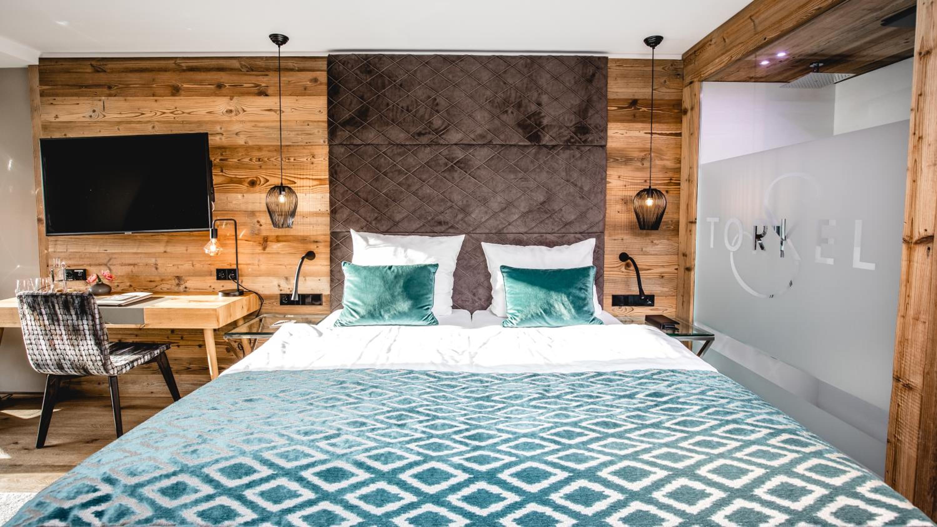 Deluxe Double Room with Lake View - Photo 1