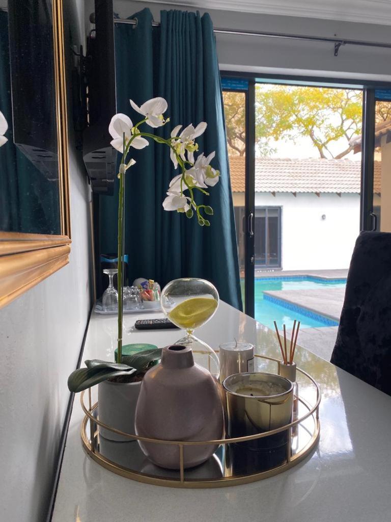 Deluxe King Suite - Photo 18
