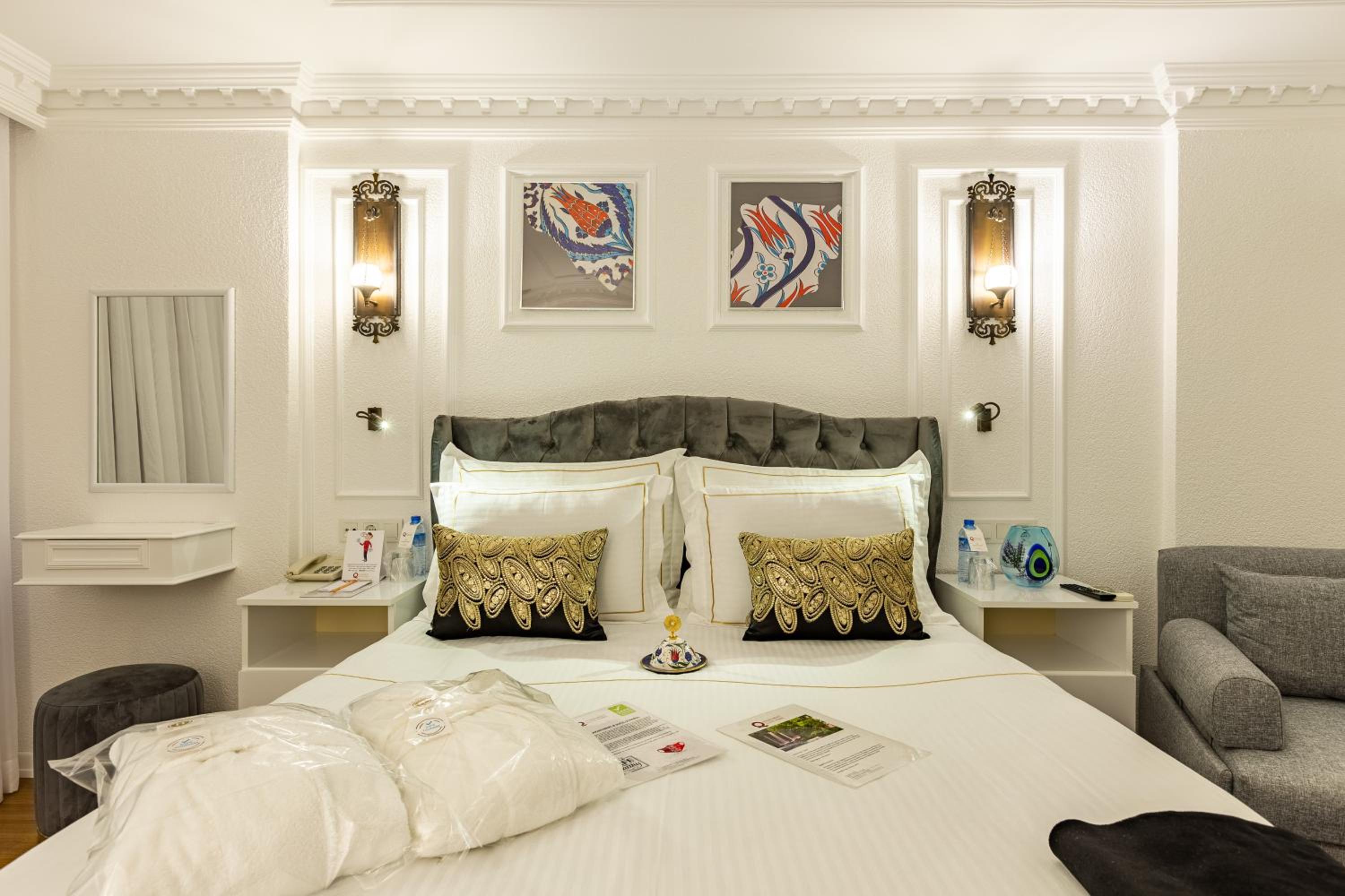 Deluxe Double Room (2 Adults + 1 Child) photo 3