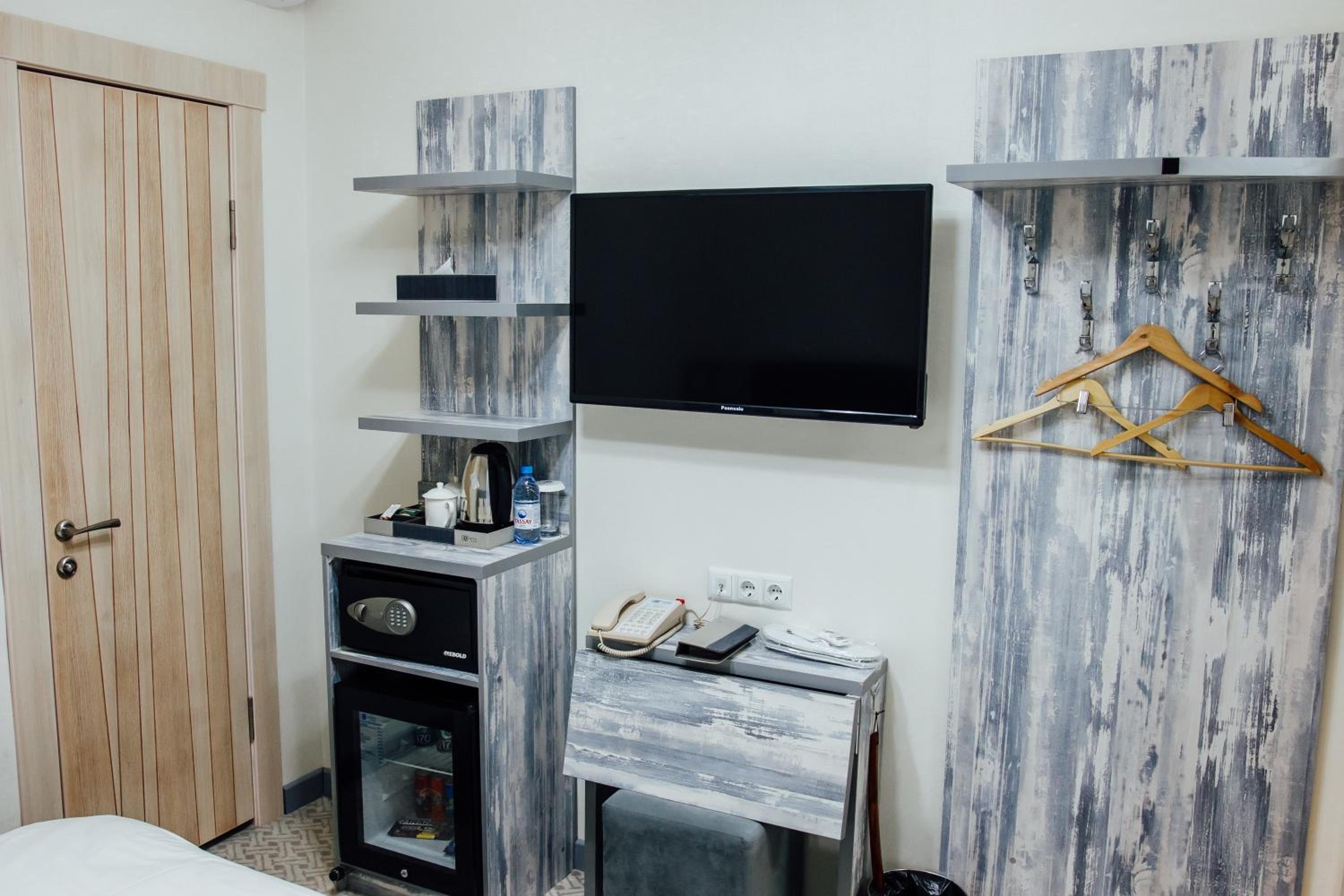 Standard Double or Twin Room - Photo 14