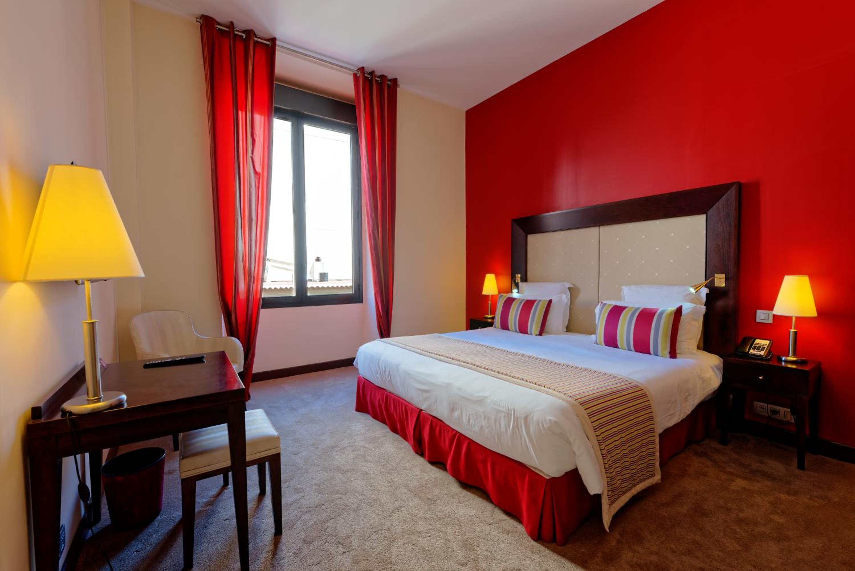 Superior Room with City View - Photo 1