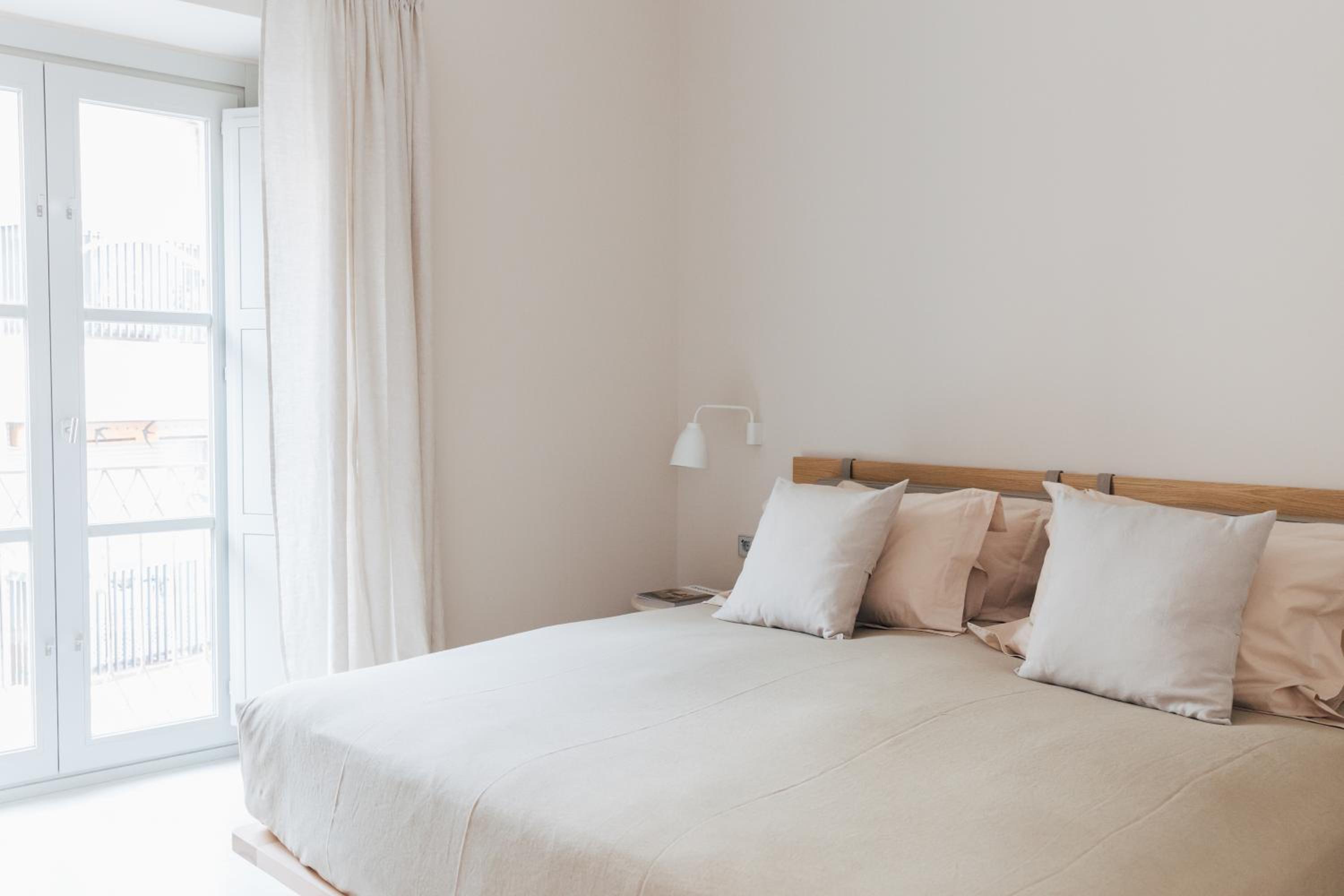 Suite - Photo 1