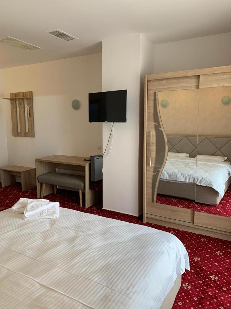 Double Room with Private Bathroom photo 2