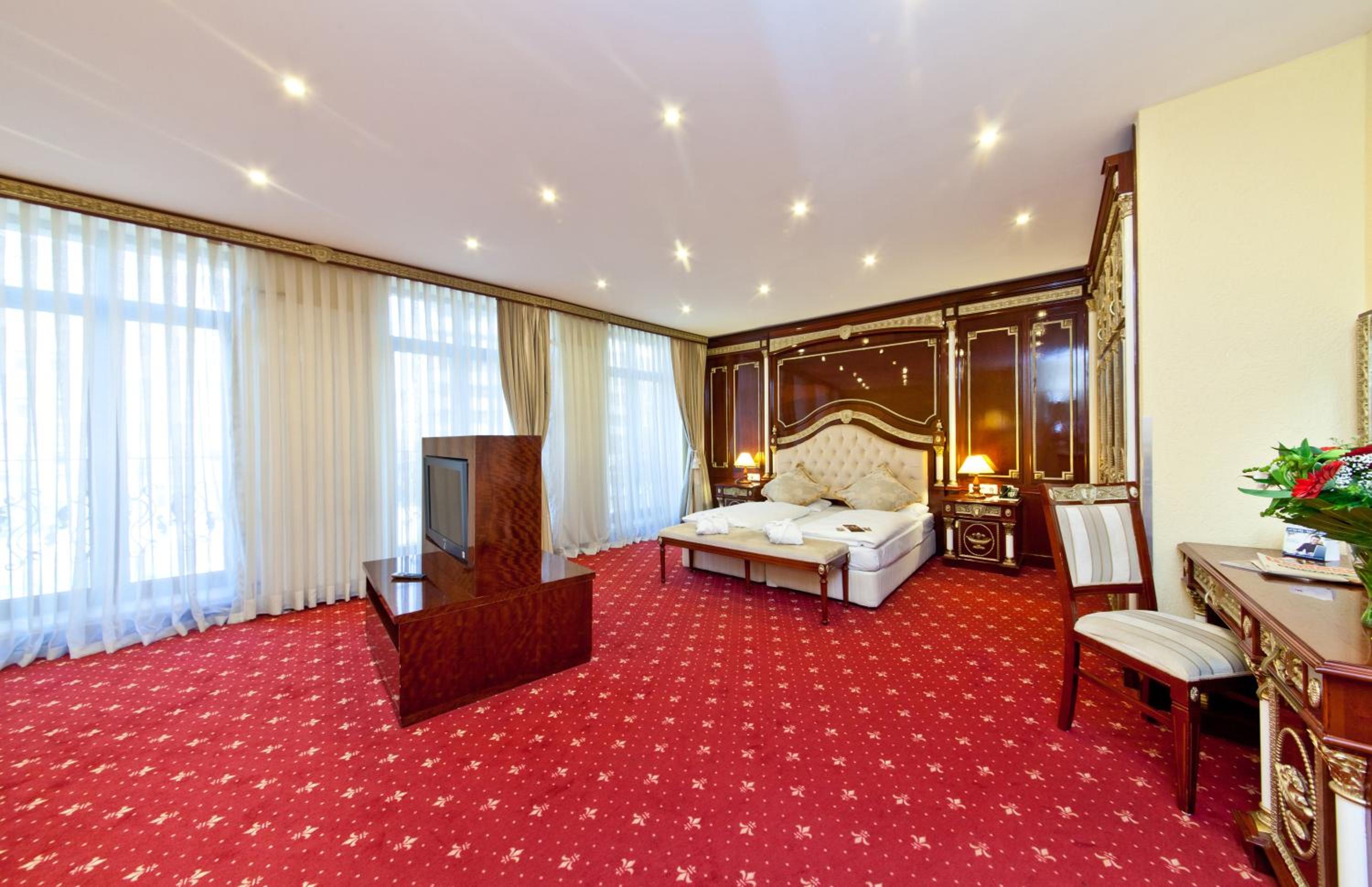 Deluxe Junior Suite - Photo 3