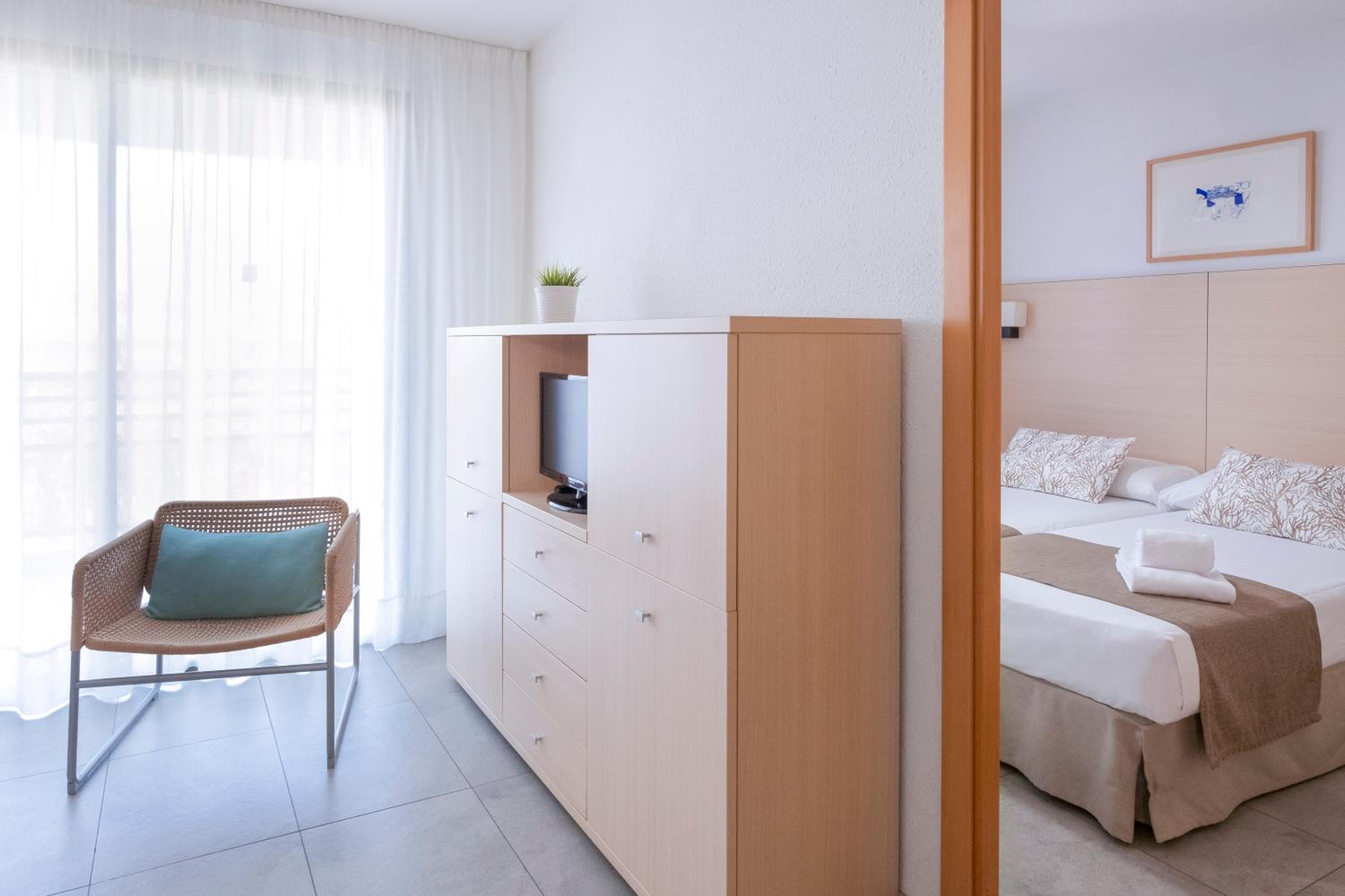 One-Bedroom Apartment (2 - 4 Adults) photo 2
