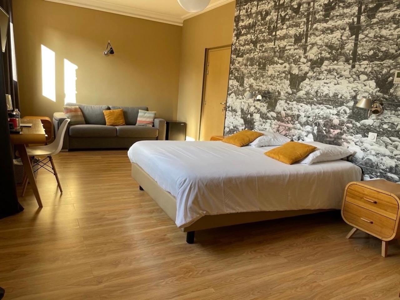 One-Bedroom Suite photo 2