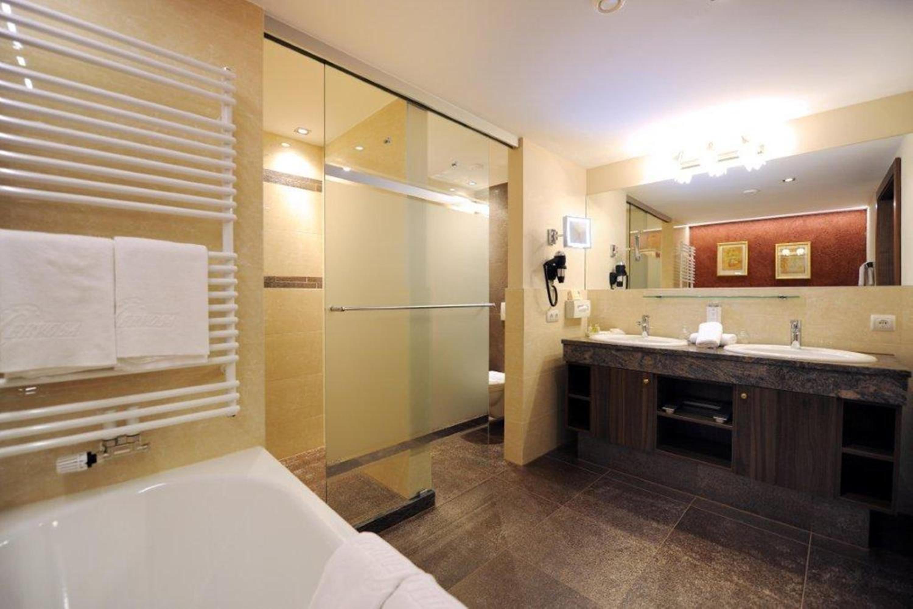 Deluxe Suite photo 3