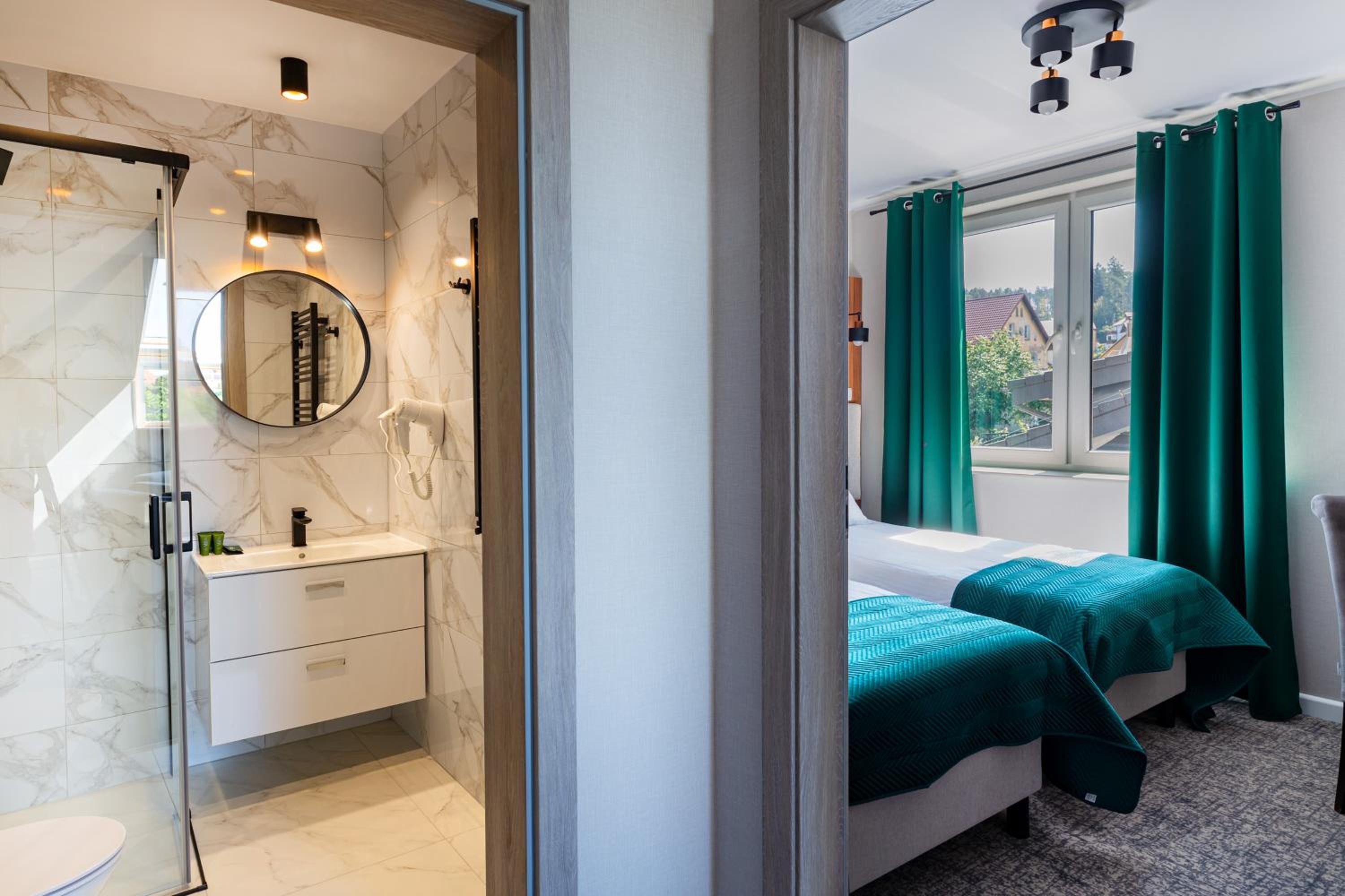 Twin Room - Photo 3
