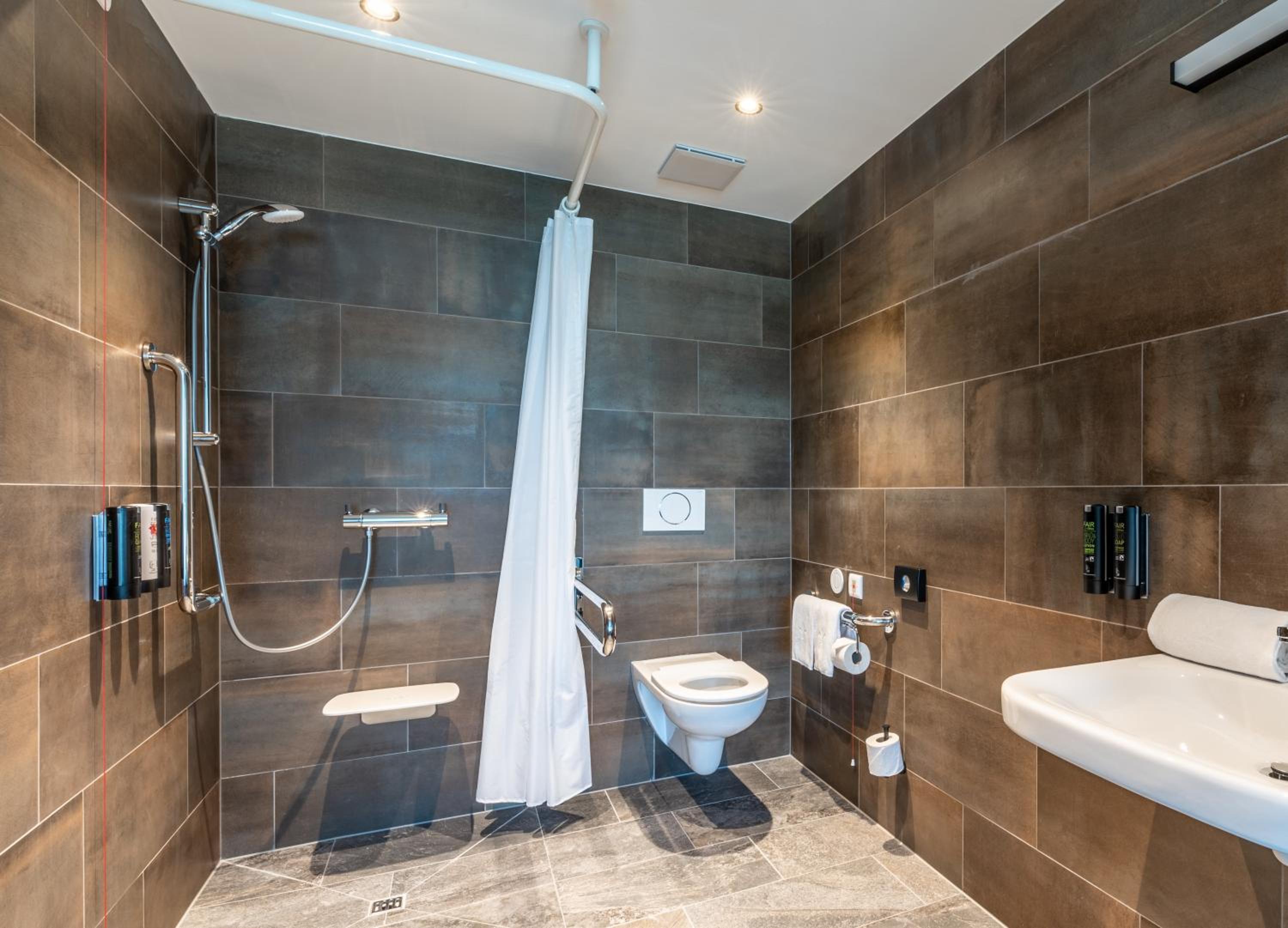Standard Twin Room - Disability Access - Photo 9