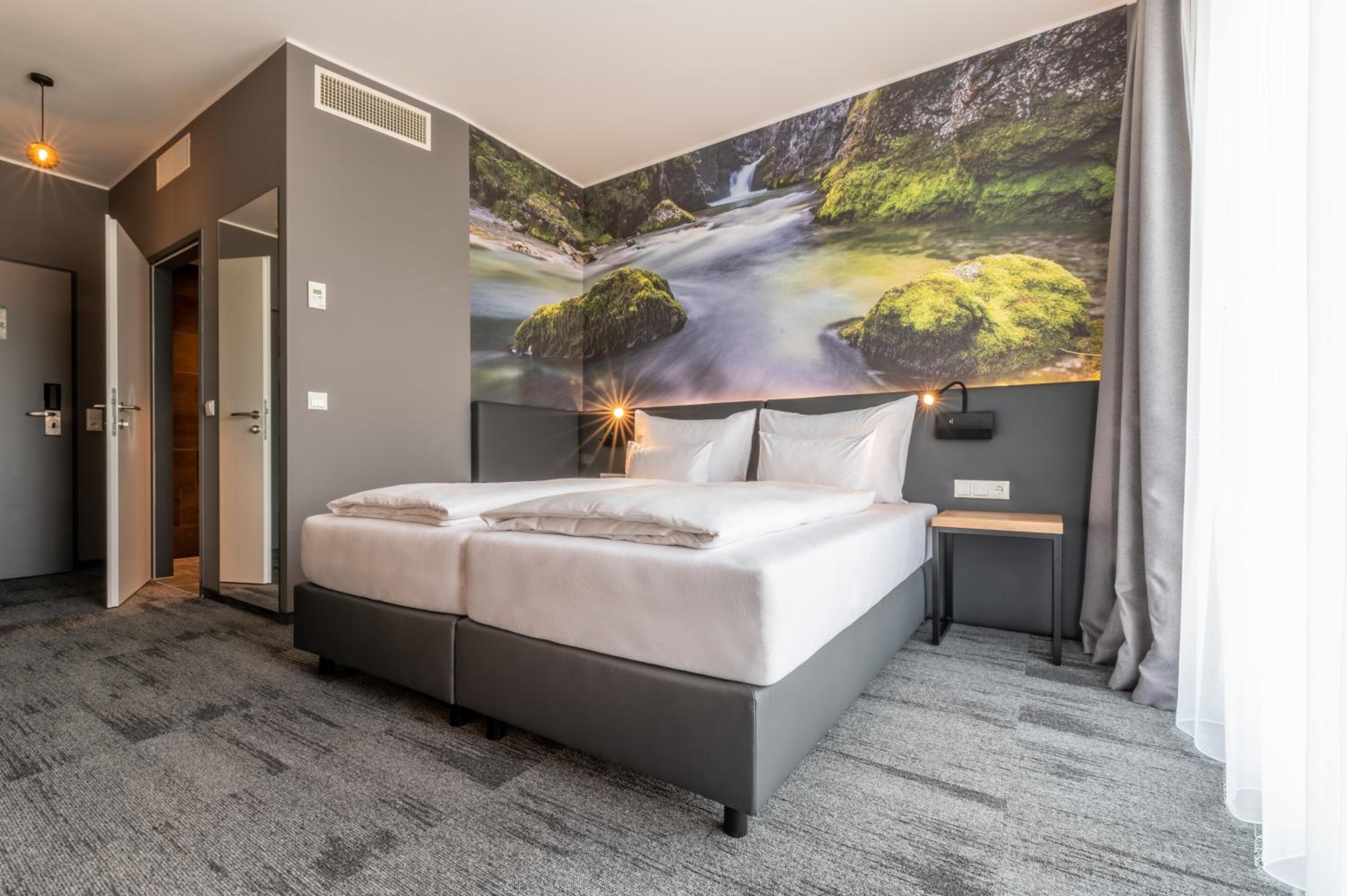 Standard Twin Room - Photo 11