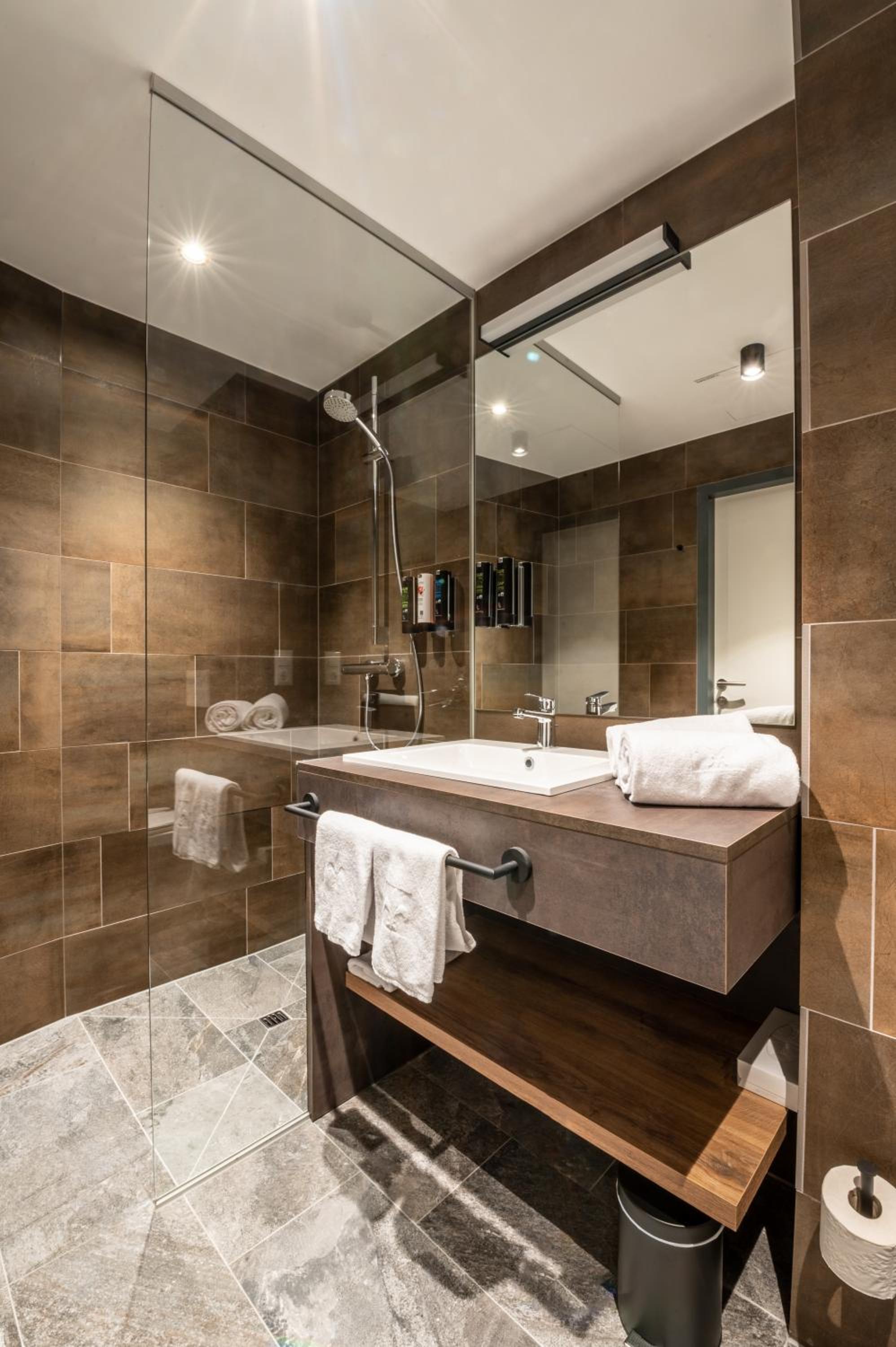 Standard Twin Room - Photo 3