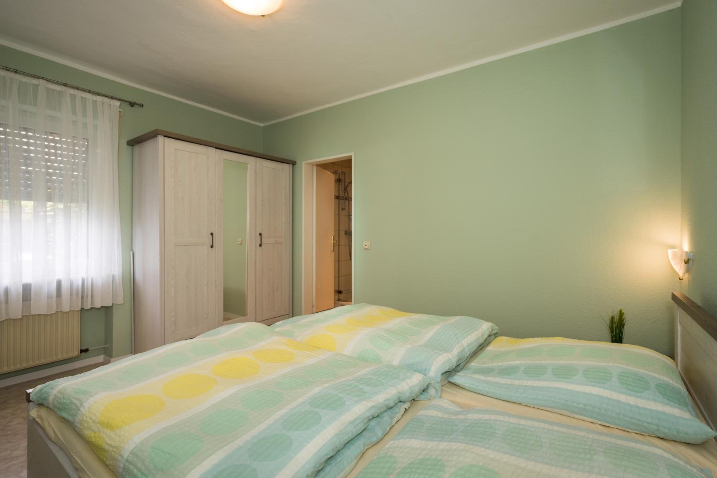 One-Bedroom Apartment photo 1