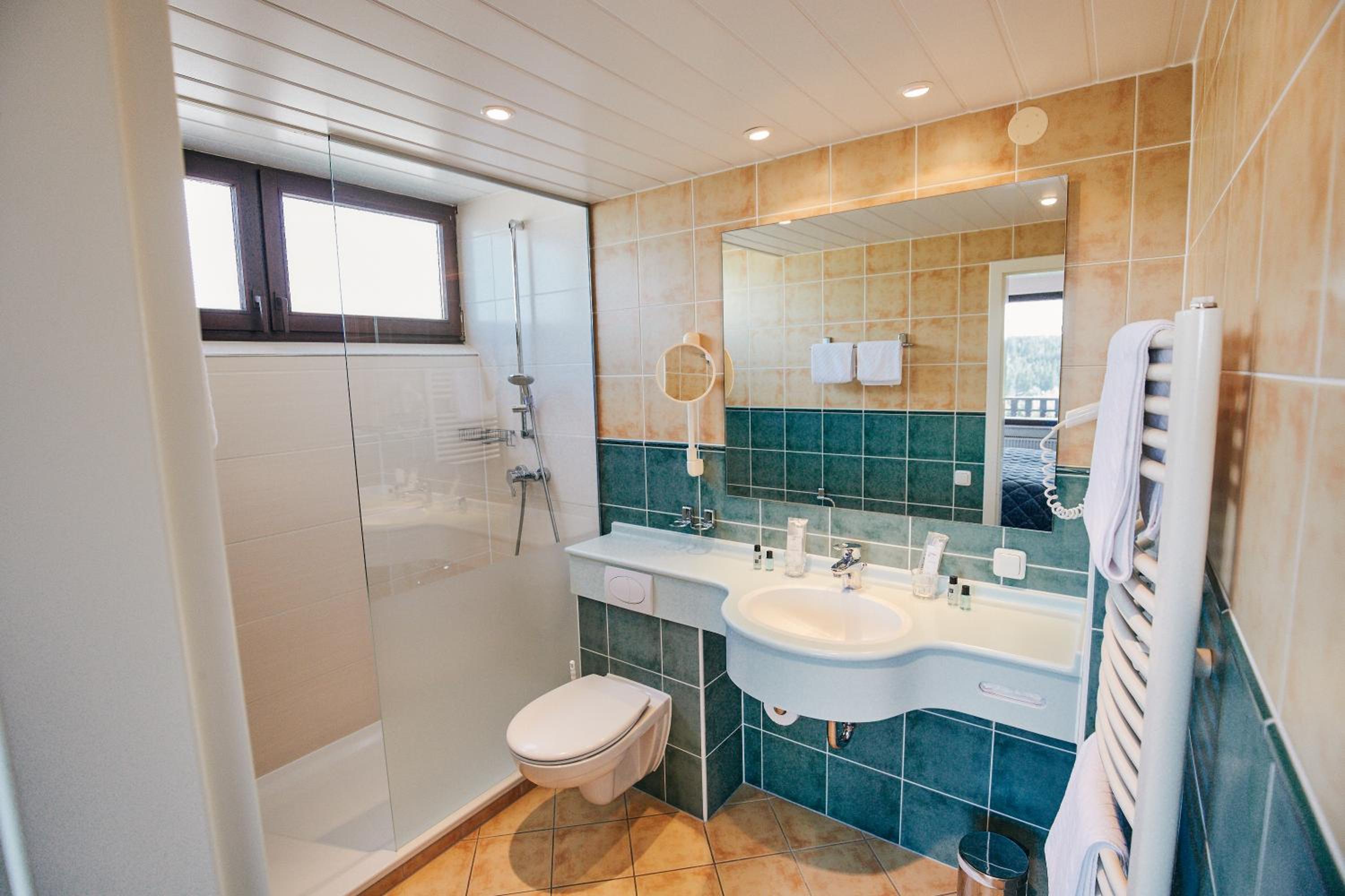 Deluxe Double Room with Balcony - Photo 4