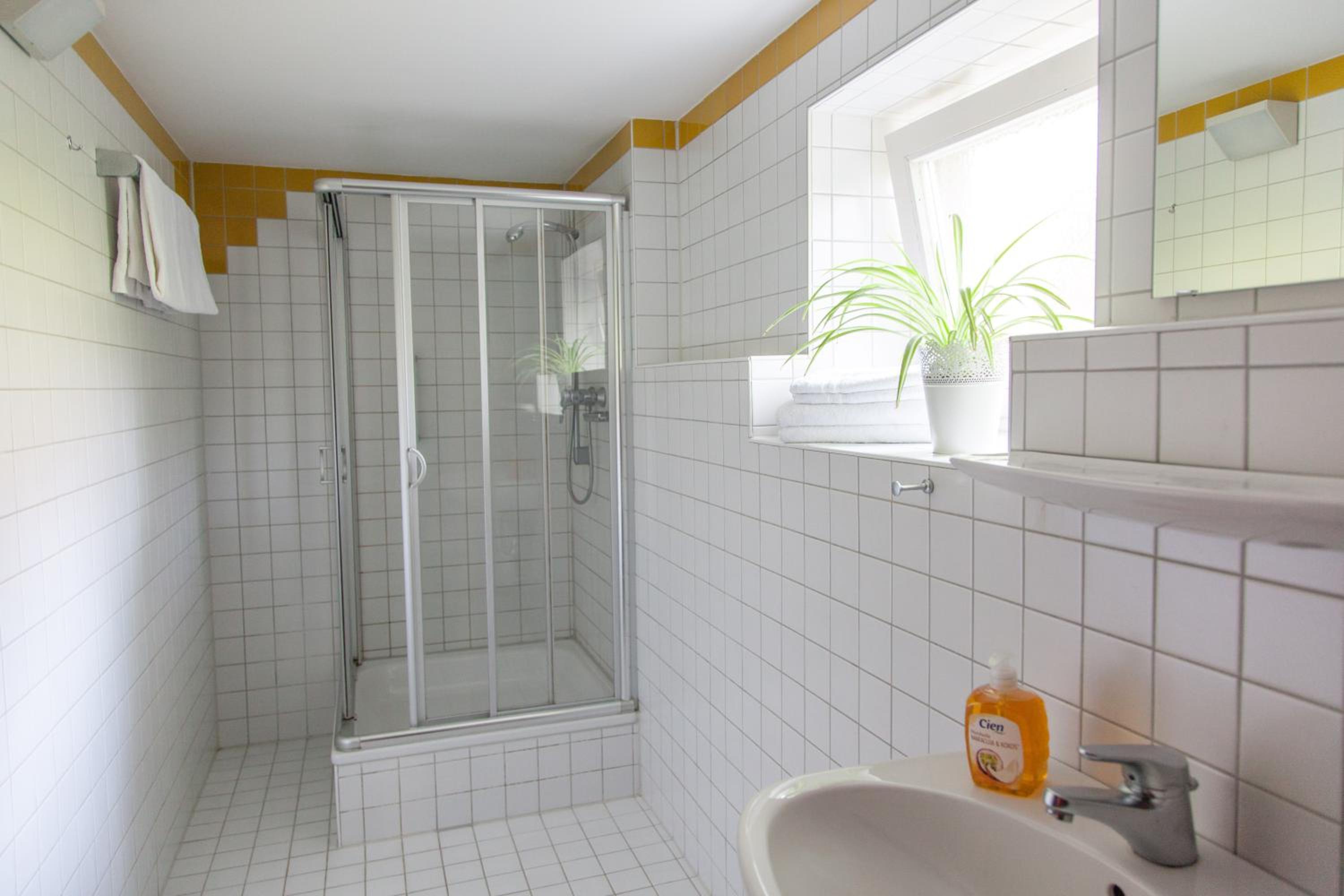 Double Room With Shared Shower And Toilet photo 3