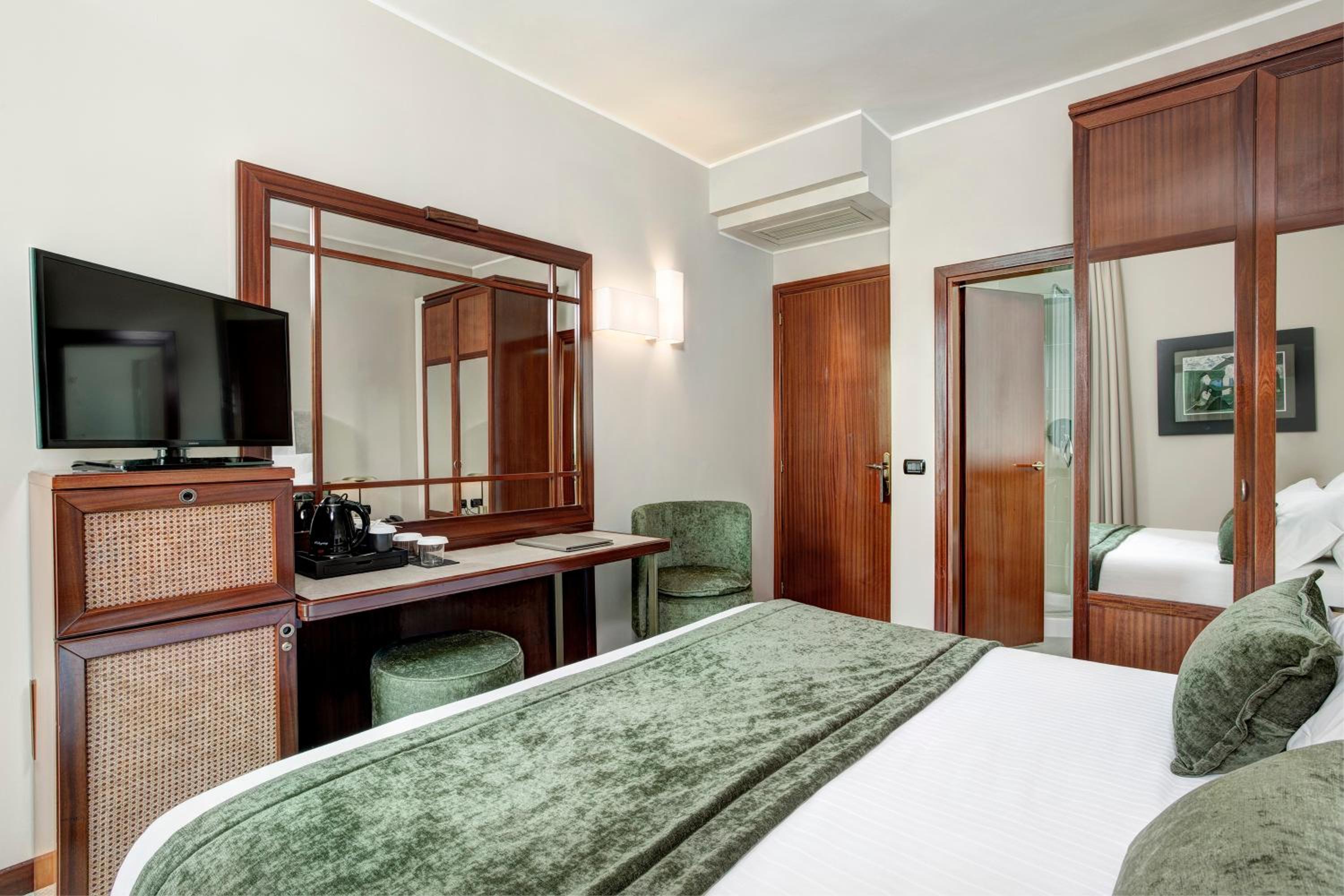 Two Connecting Rooms photo 2