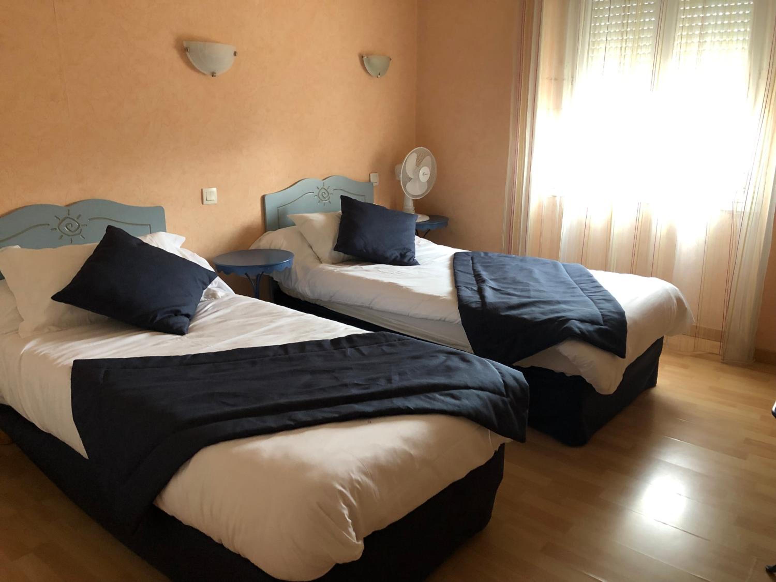 Twin Room - Photo 3