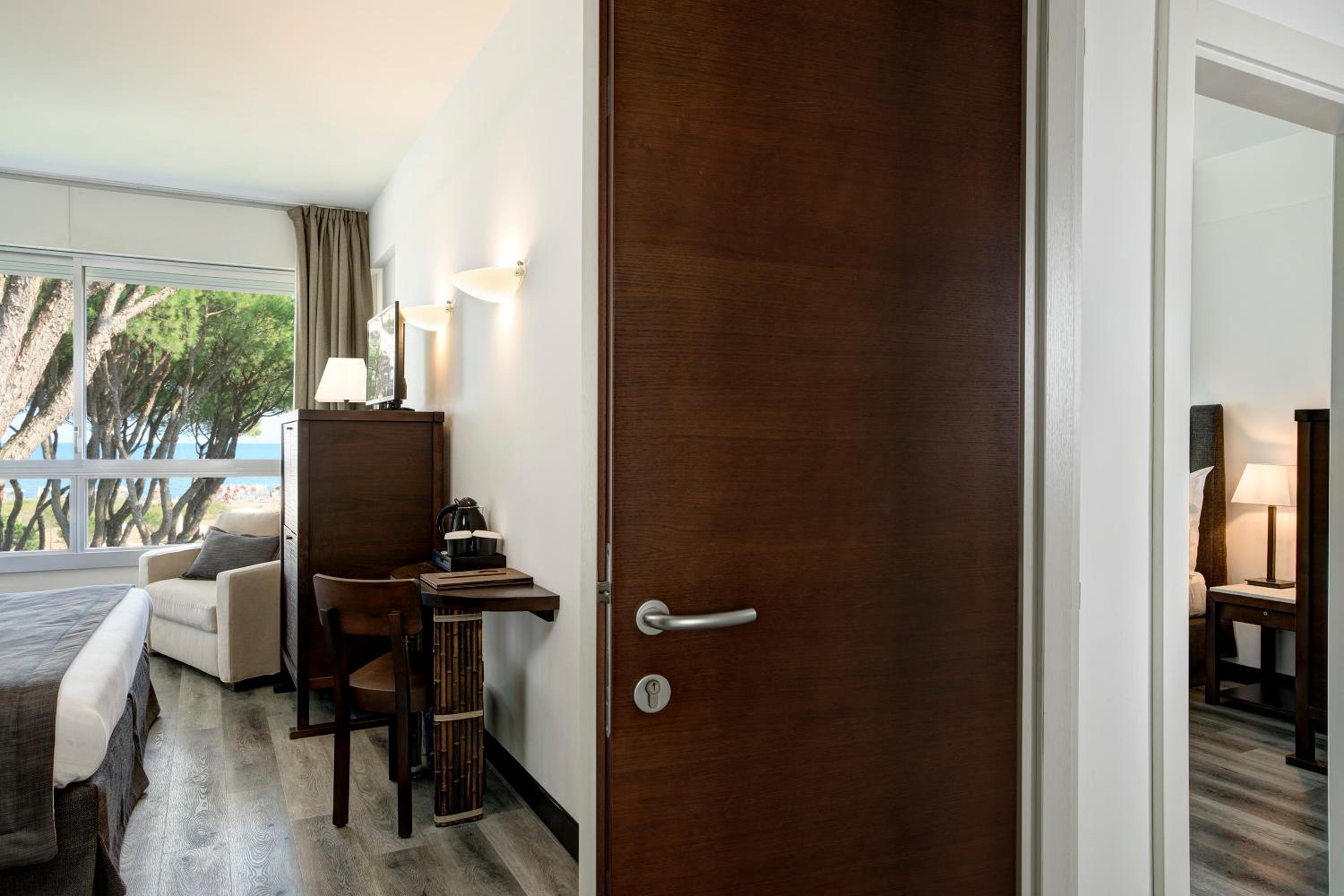 Two Connecting Executive Triple Rooms - Photo 3