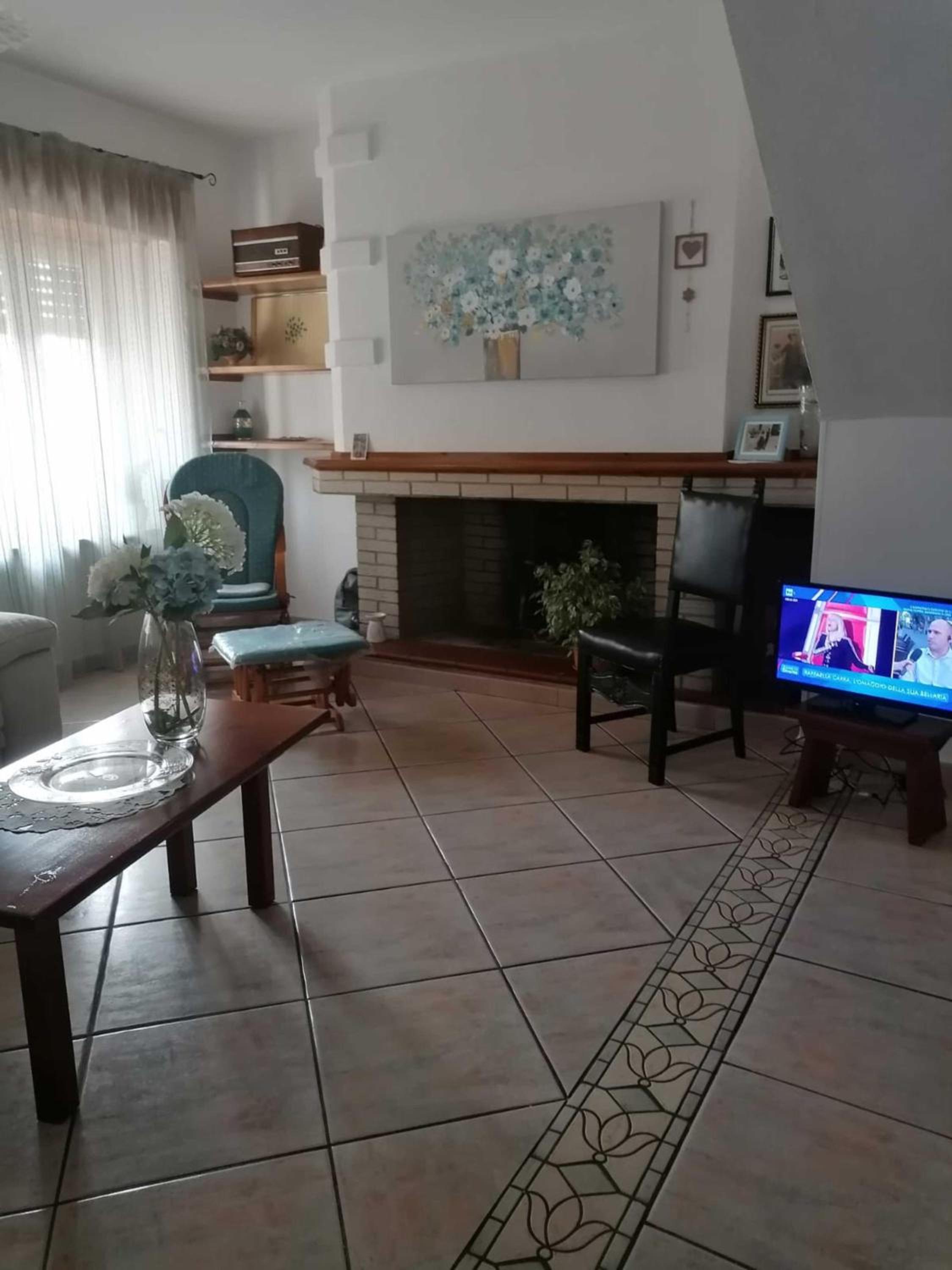 Two-Bedroom House - Photo 18