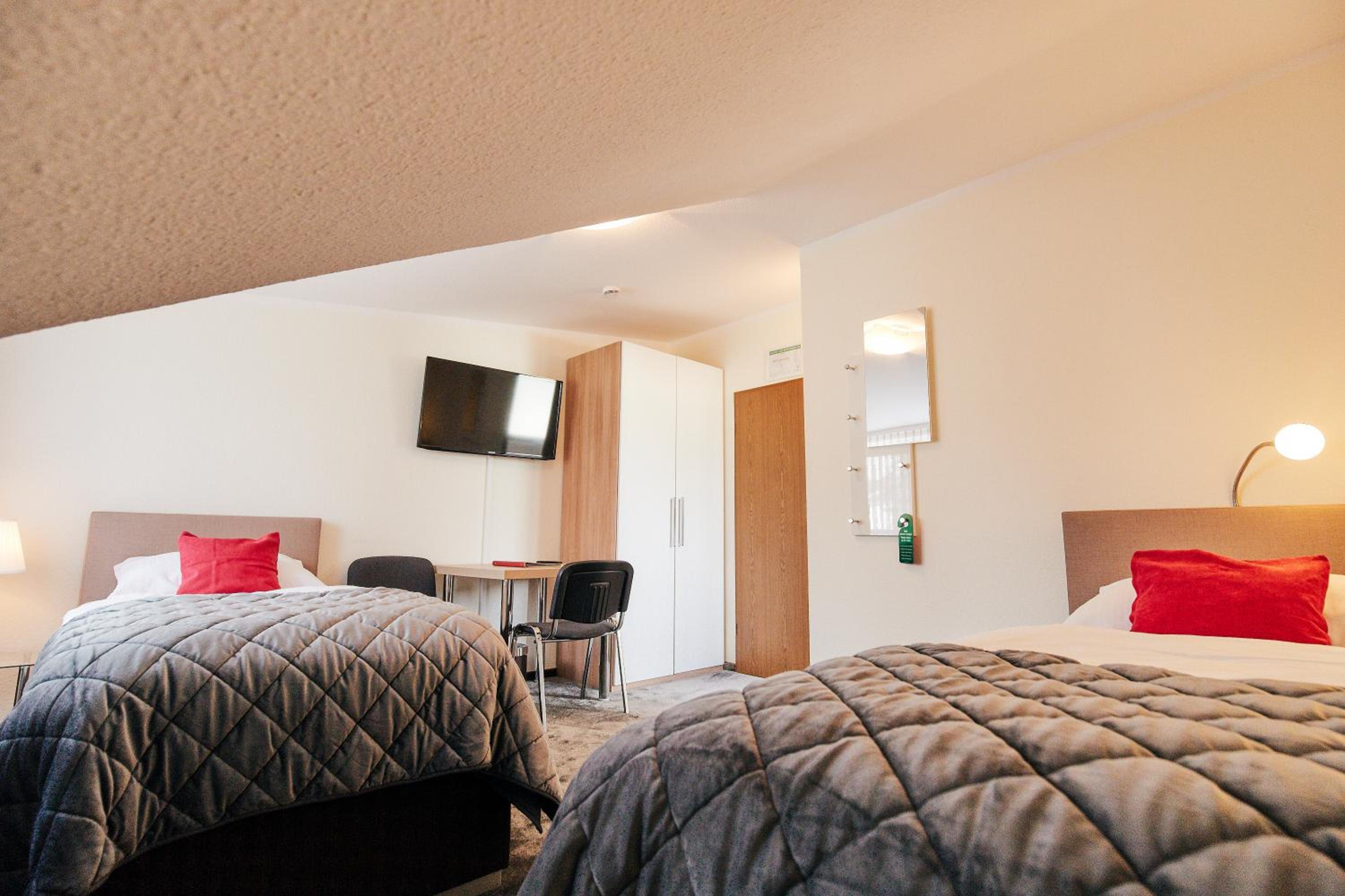 Double or Twin Room - Photo 3