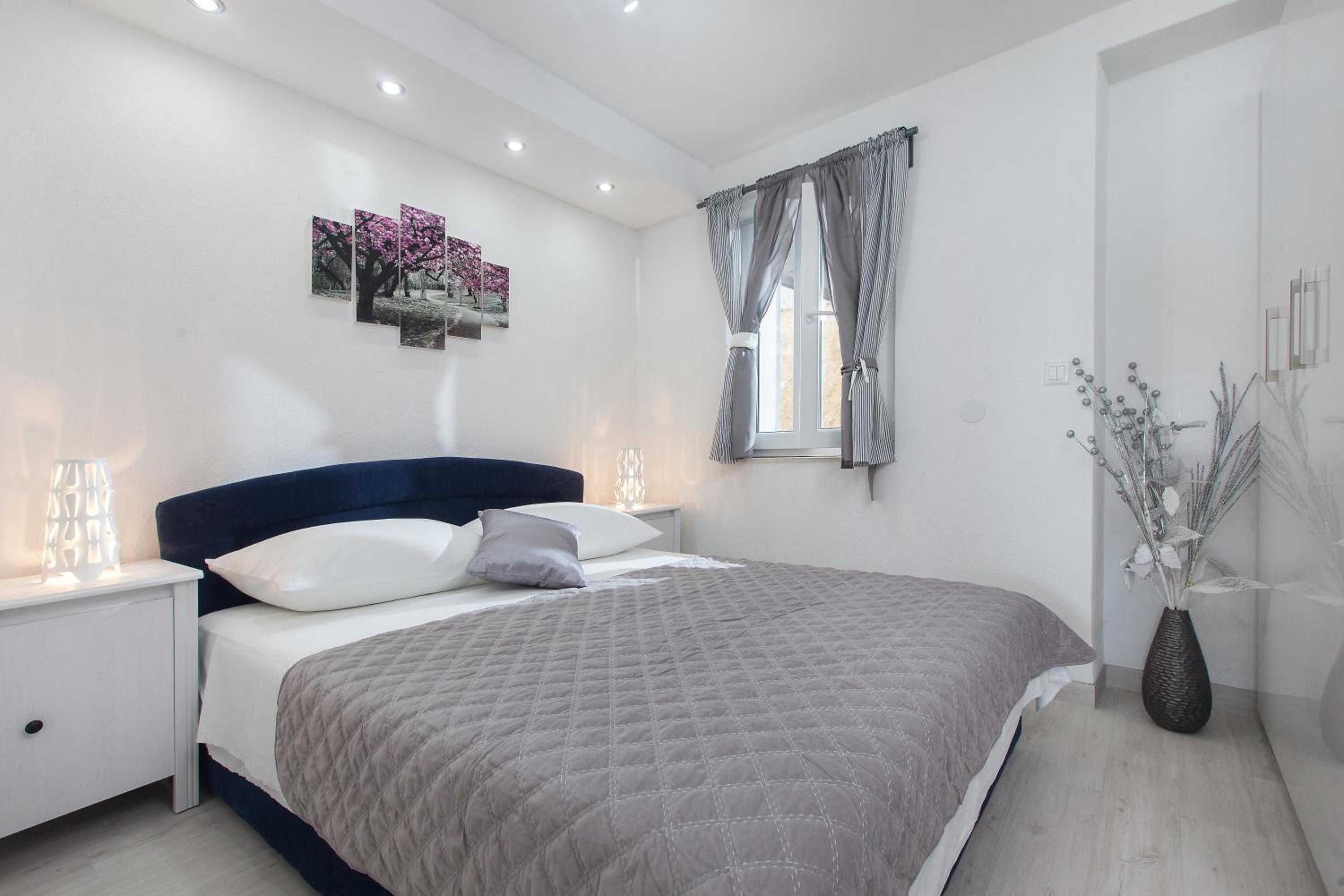 One-Bedroom Apartment with Terrace and Sea View photo 3