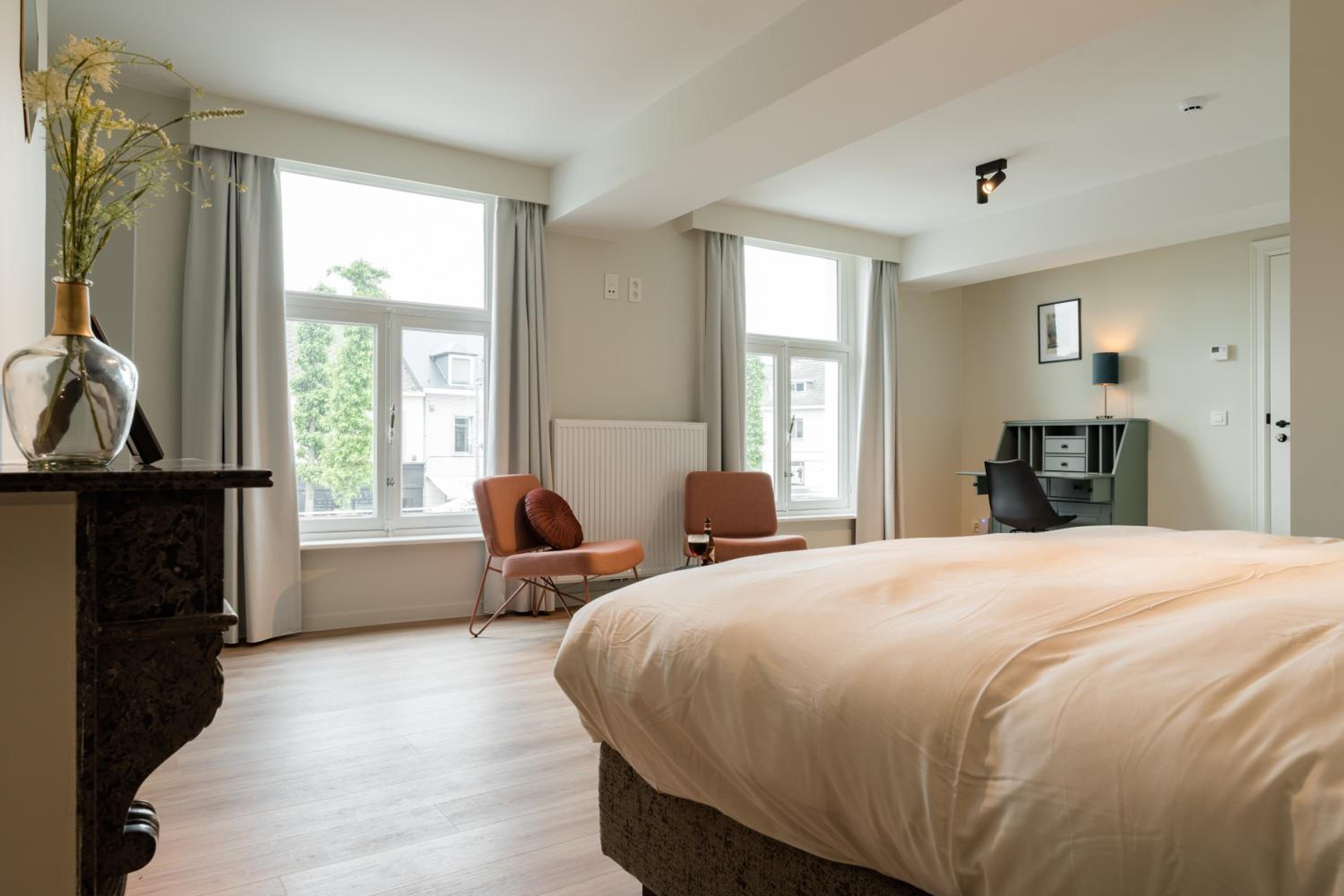 Deluxe King Room photo 2