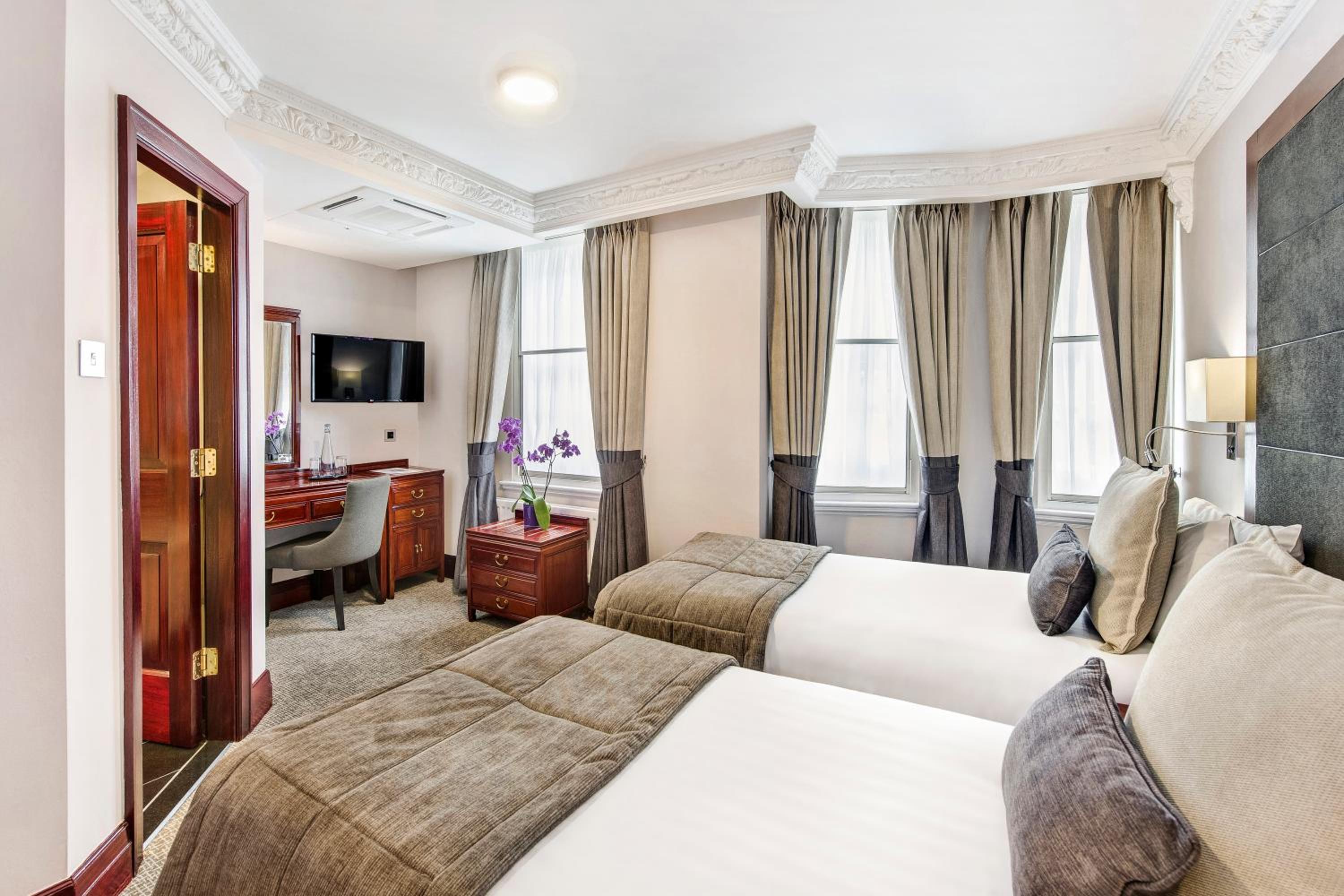 Superior Twin Room photo 2